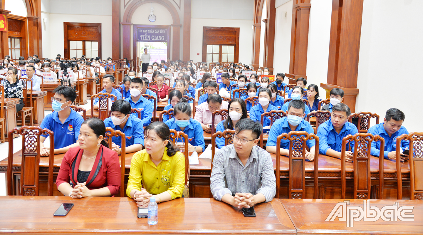 Lãnh đạo các sở, ngành tỉnh dự lễ phát động