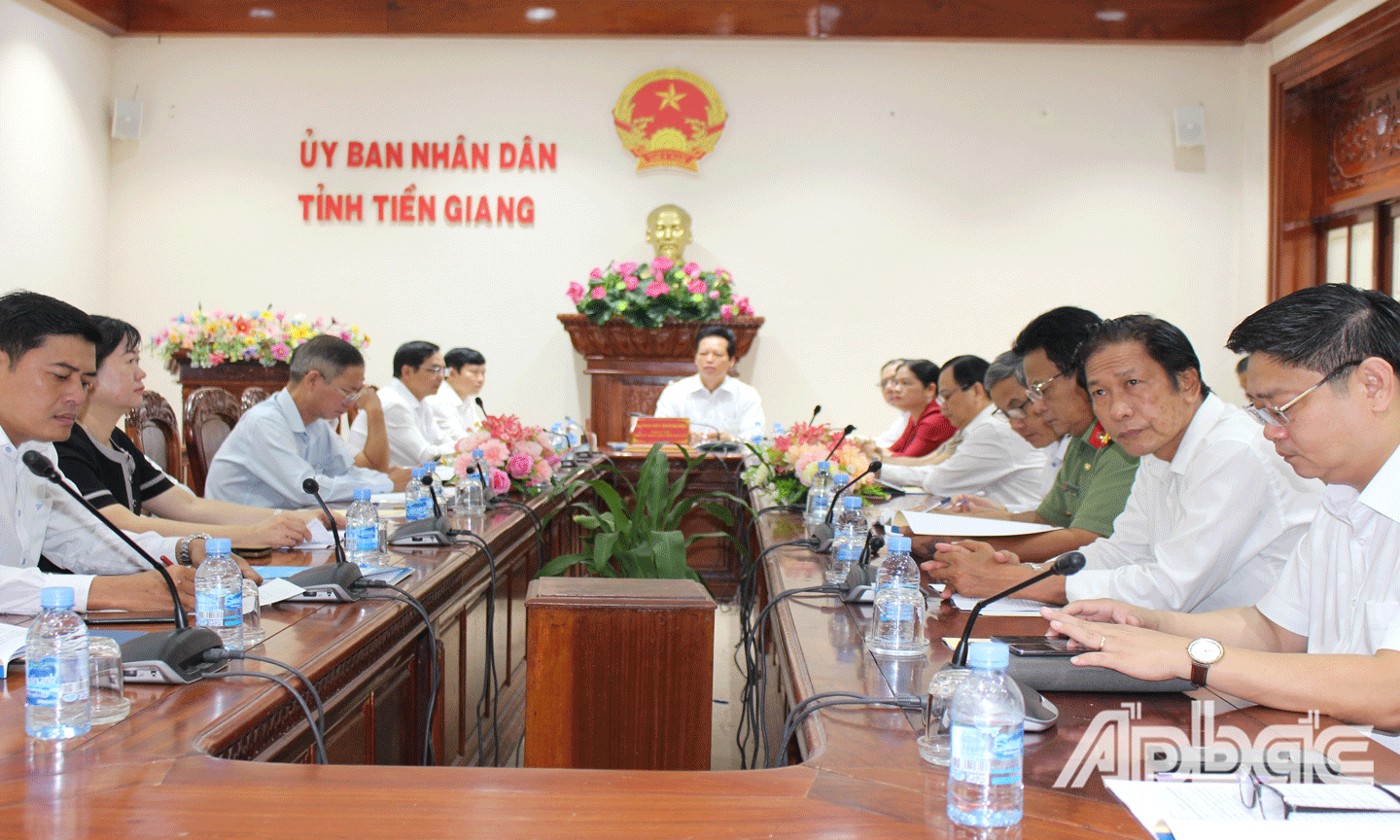 Phó Chủ tịch UBND tỉnh Nguyễn Thành Diệu chủ trì tại điểm cầu tỉnh Tiền Giang. 