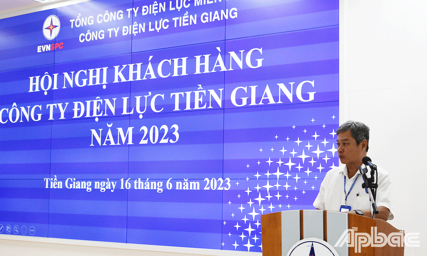 Ông Lê Hữu Đức Giám đốc Công ty Tiền Giang phát biểu tại Hội nghị