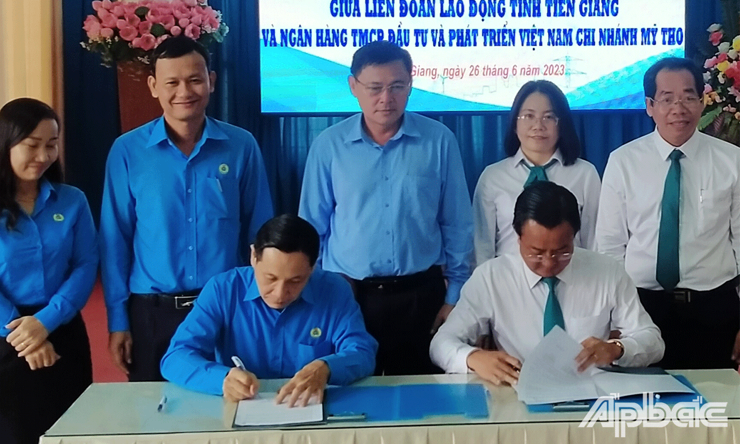 Liên đoàn lao động tỉnh Tiền Giang ký kết Quy chế phối hợp với  ngân hàng thương mại cổ phần đầu tư và phát triển Việt Nam ( chi nhánh Mỹ Tho).