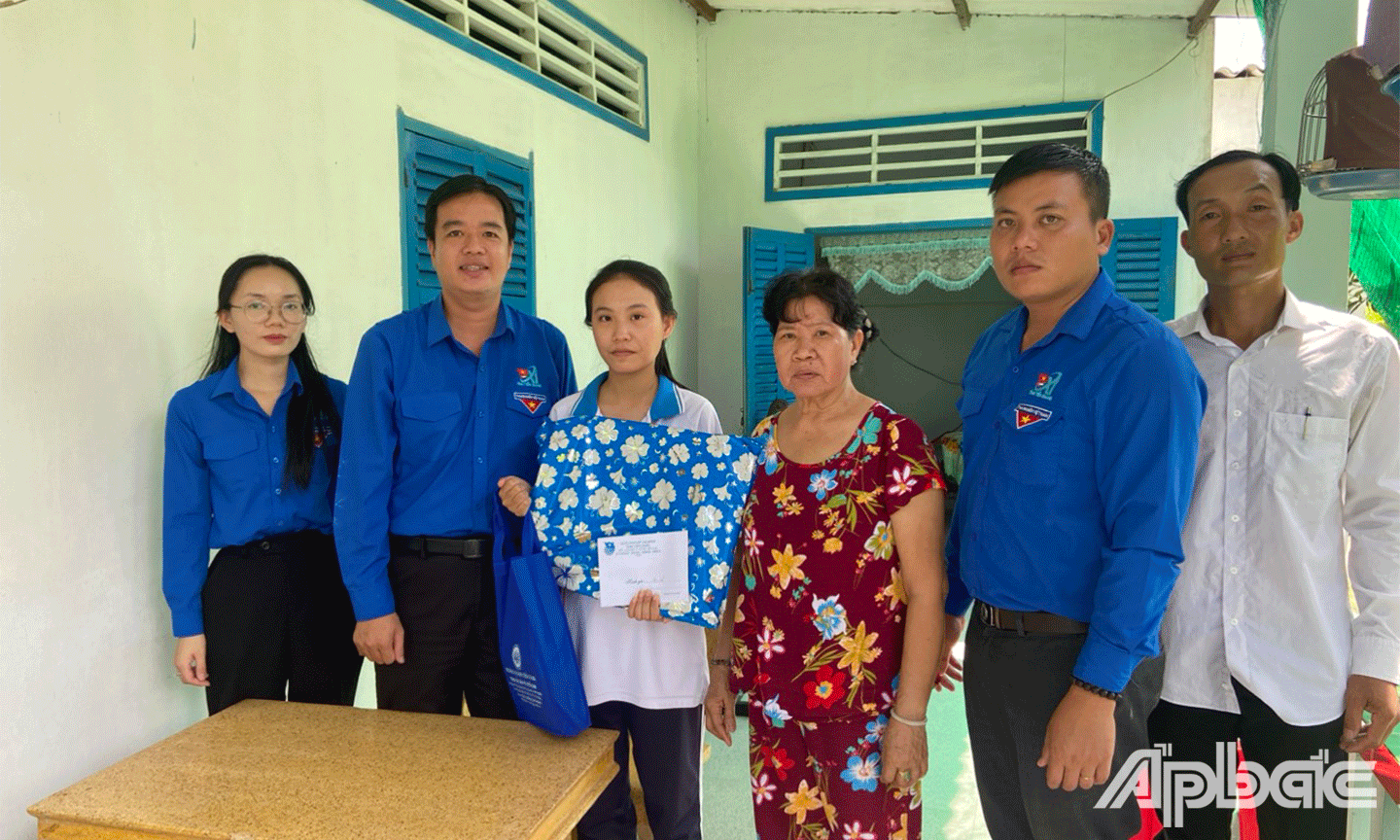 Tỉnh Đoàn Tiền Giang tổ chức thăm tặng quà cho các em học sinh khó khăn trước kỳ thi tốt nghiệp THPT Quốc gia năm 2023