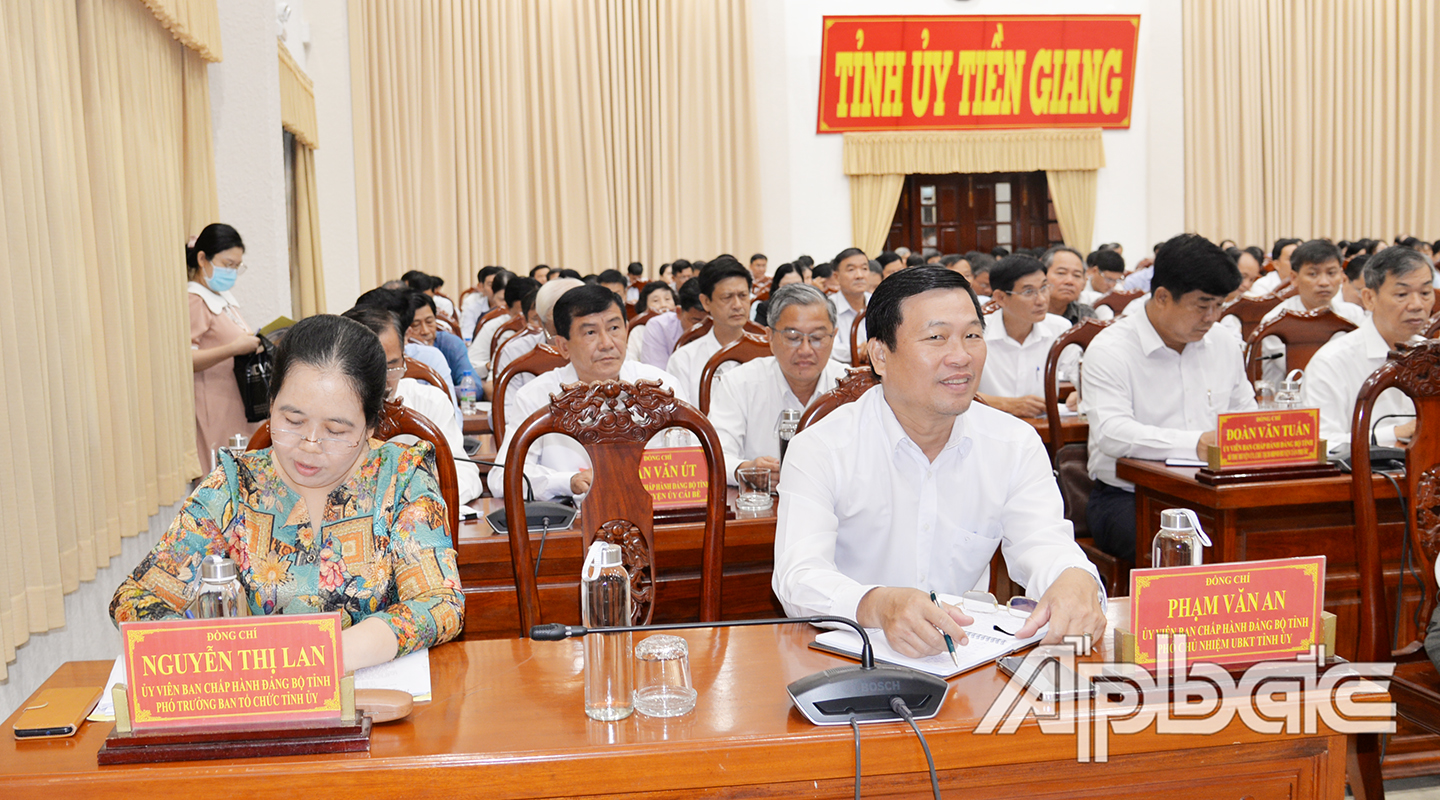 Quang cảnh hội nghị