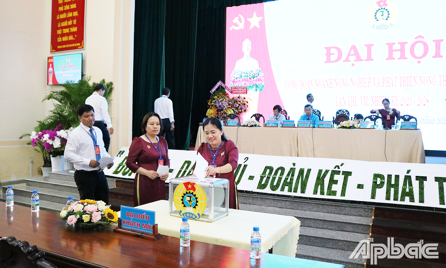 Đại biểu 