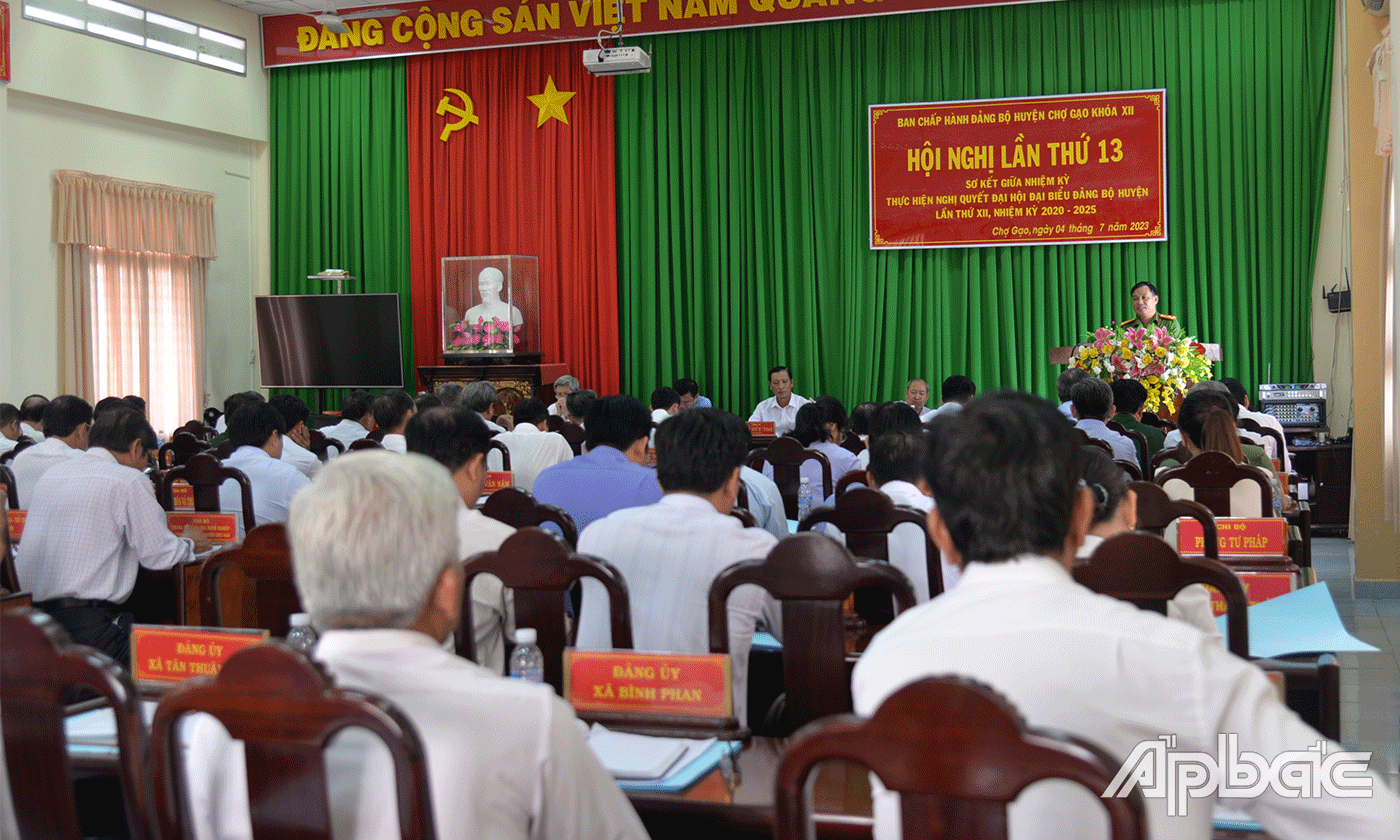 Đại biểu phát biểu tại hội nghị.