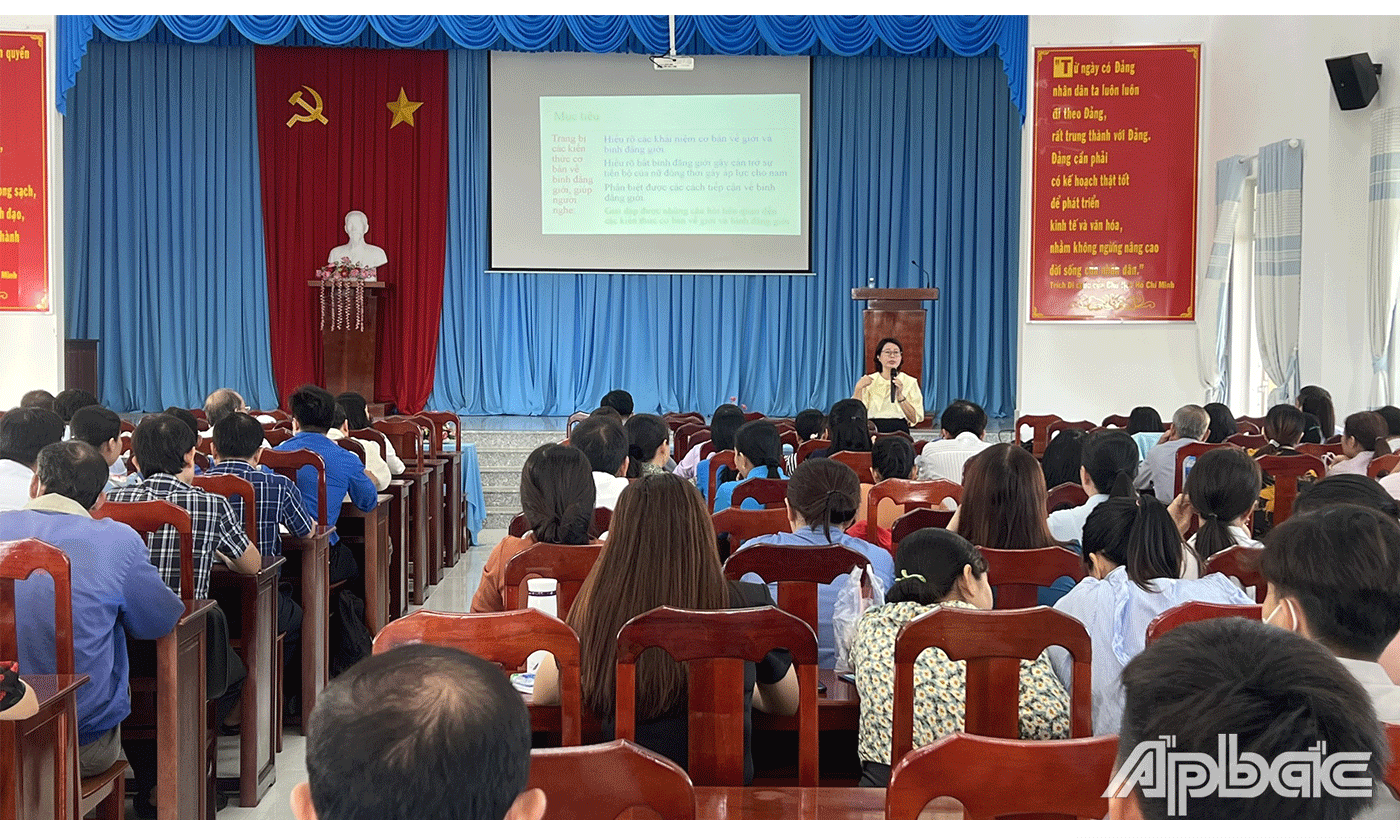 Quang cảnh buổi tập huấn.