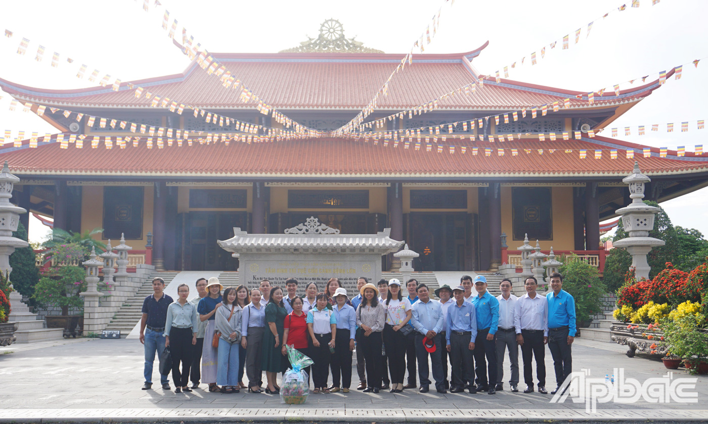 Đoàn đến tham quan Thiền Viện Trúc Lâm Chánh Giác (huyện Tân Phước) 