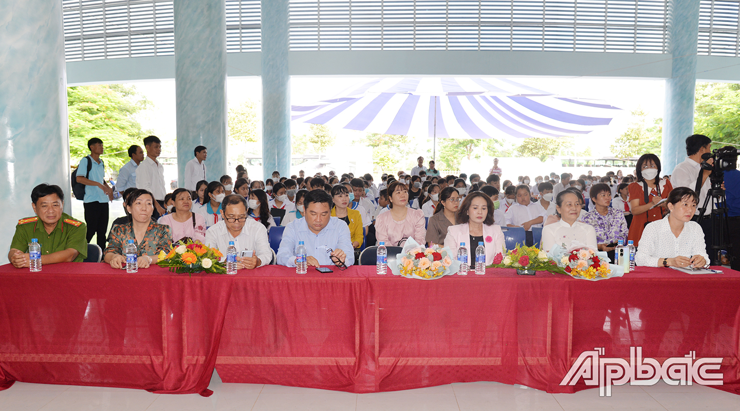 Quang cảnh lễ khai mạc trại hè