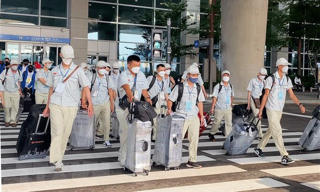 Các doanh nghiệp sau khi bị thu hồi giấy phép vẫn phải thực hiện các trách nhiệm theo hợp đồng cung ứng lao động.
