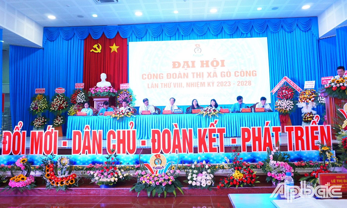 Đoàn Chủ tịch Đại hội 