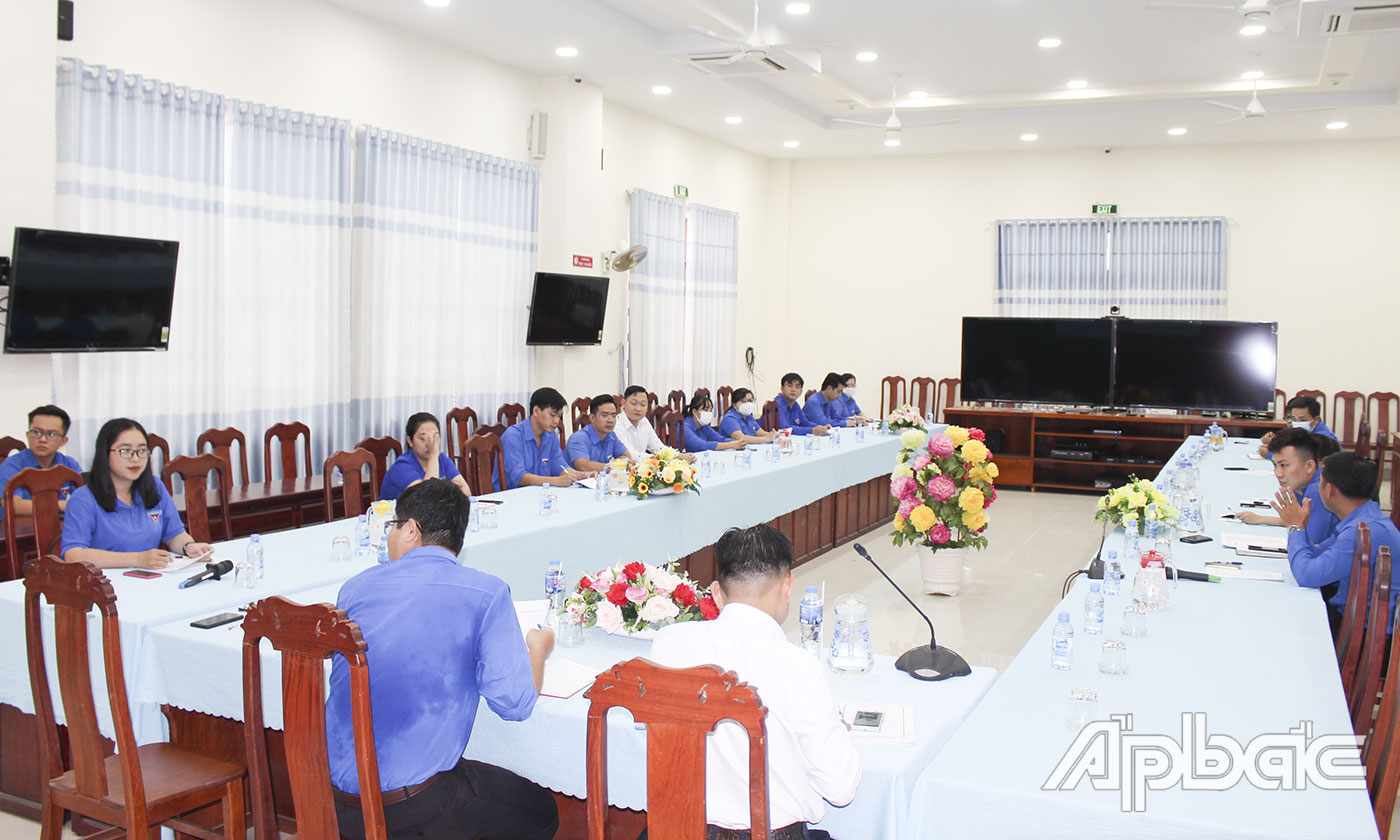 Quang cảnh buổi sinh hoạt thảo luận 2 chuyên đề.