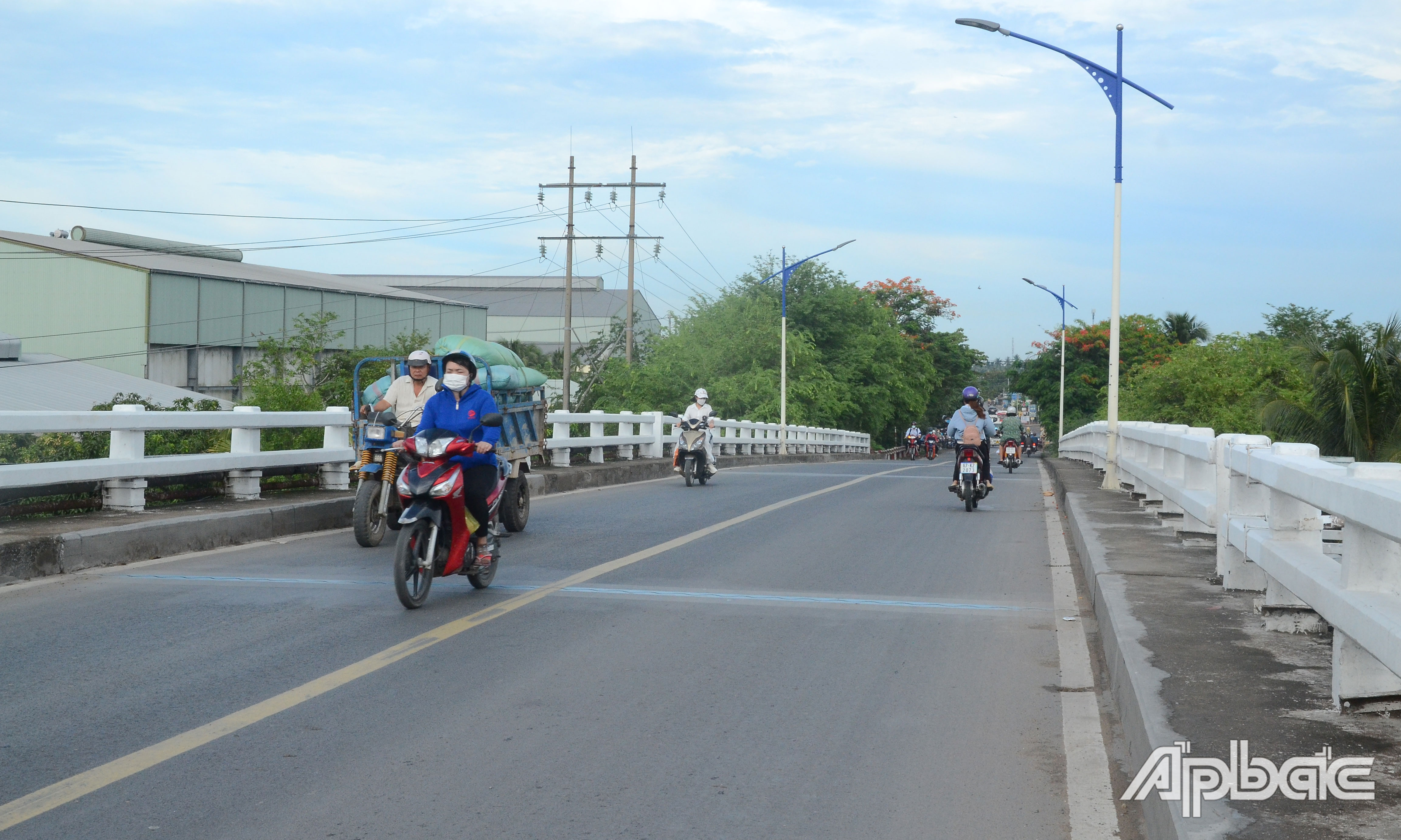 Cầu Kinh Xáng (xã Bình Đức, huyện Châu Thành) được đầu tư sửa chữa.