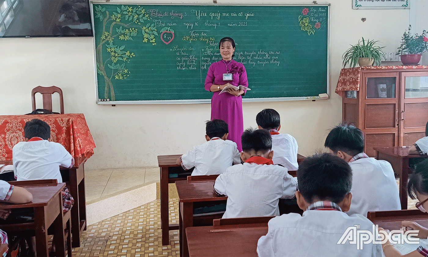 Cô Phan Thị Linh.