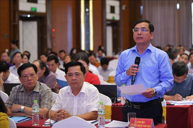 Các đại biểu phát biểu tại hội nghị.