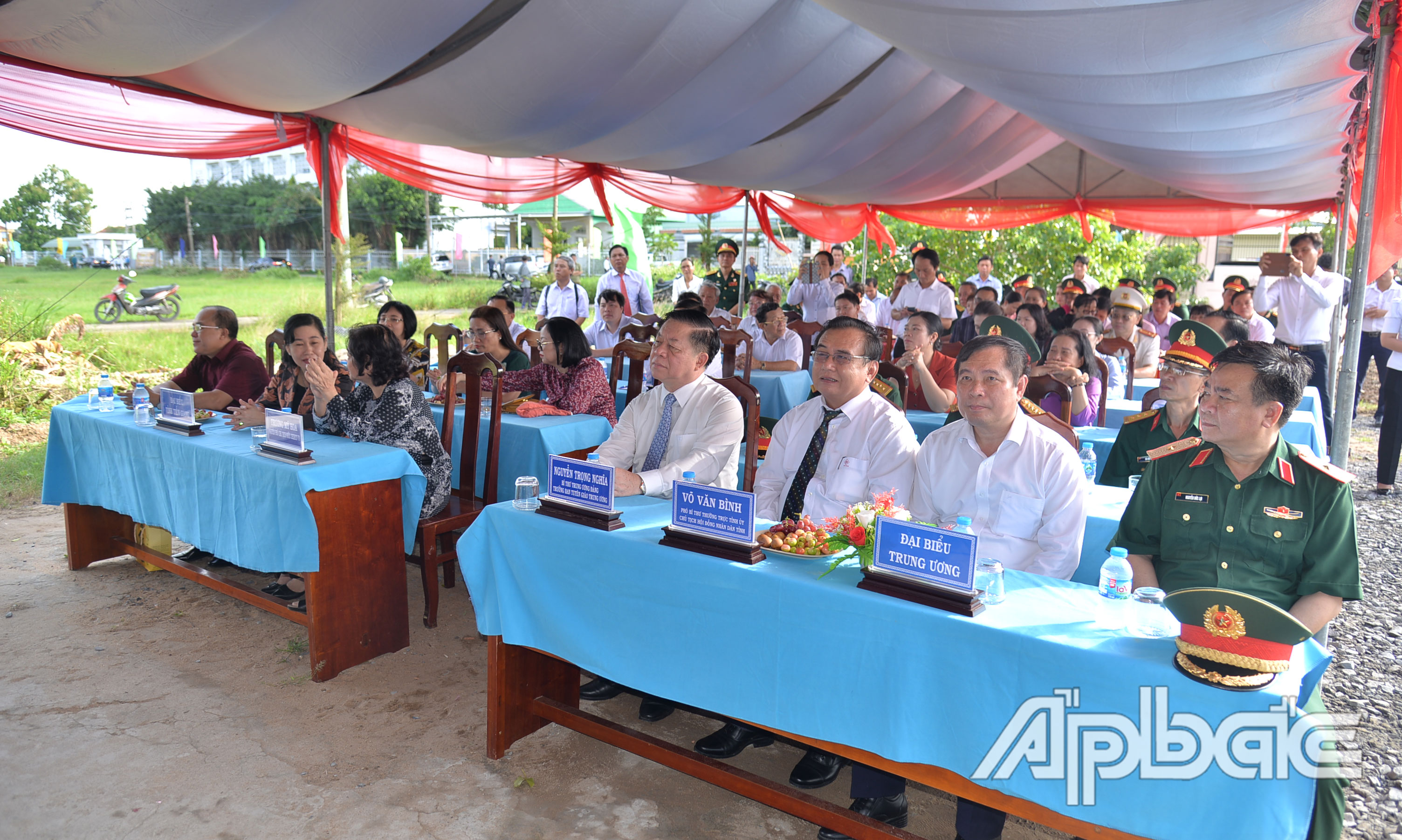 Đồng chí Nguyễn Trọng Nghĩa tham dự Lễ khánh thành Bia tiểu sử di tích văn hóa - lịch sử cấp tỉnh Đình Tân Đông.