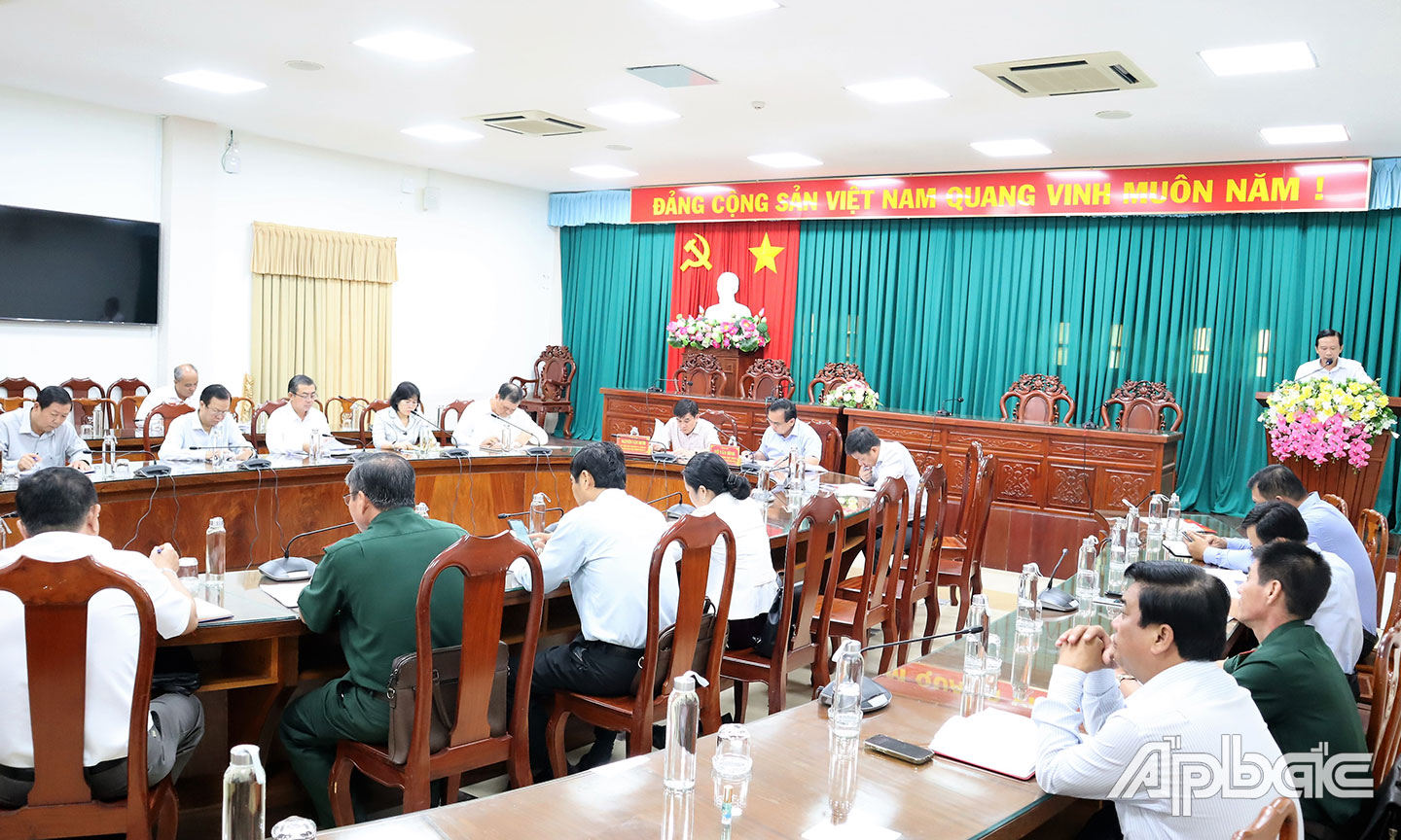 Quang cảnh cuộc họp.