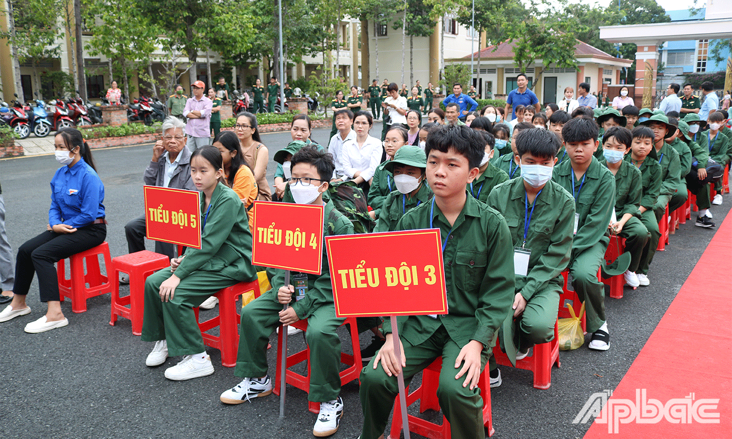Các chiến sỹ nhí trước giờ ra quân lớp “Học kỳ trong Quân đội” 