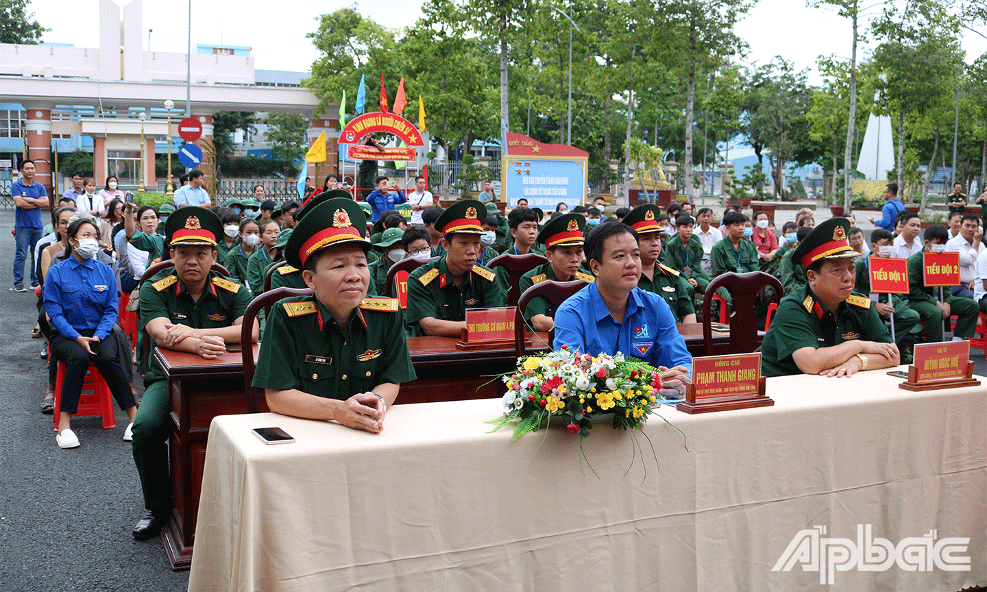 Đại biểu tham dự lễ xuất quân lớp “Học kỳ trong Quân đội” 