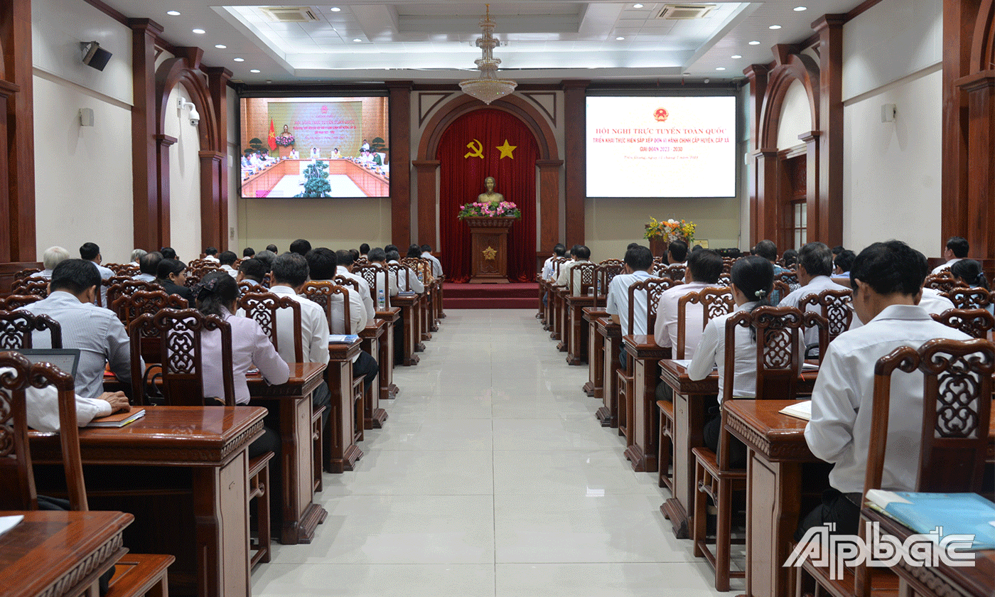 Quang cảnh tại điểm cầu Tiền Giang.