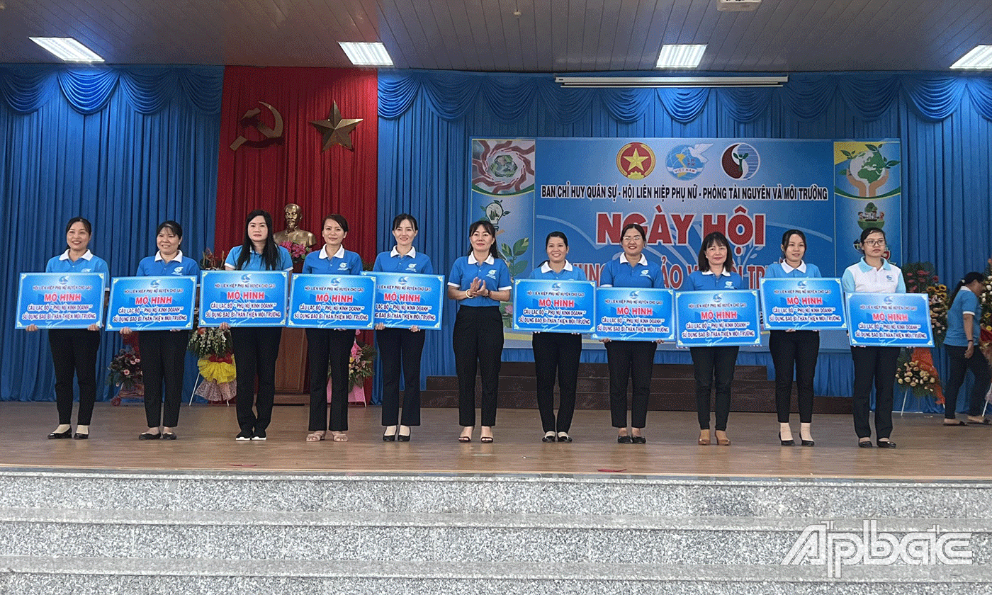 Phát động xây dựng 