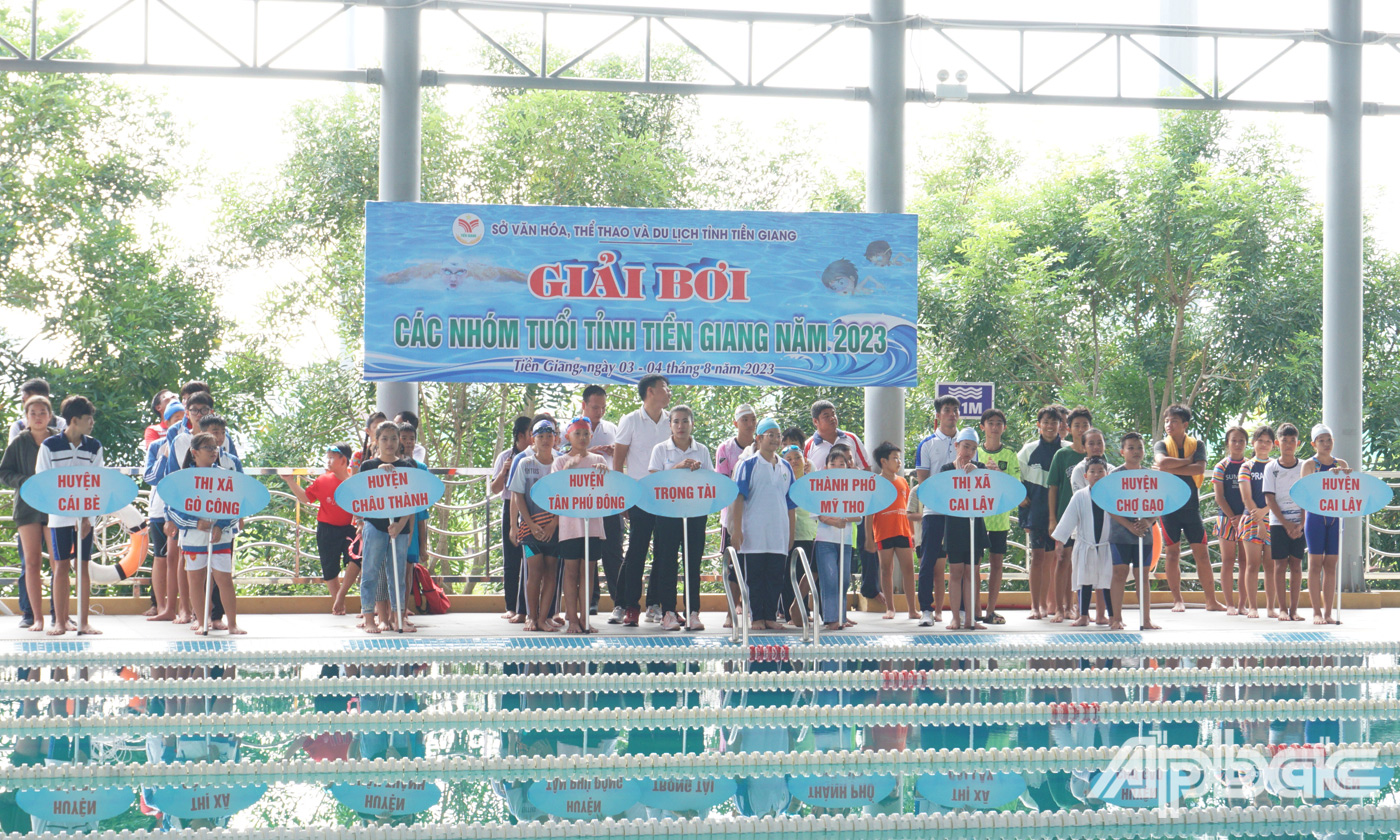 Giải Bơi các nhóm tuổi thu hút nhiều thanh thiếu niên, học sinh tranh tài