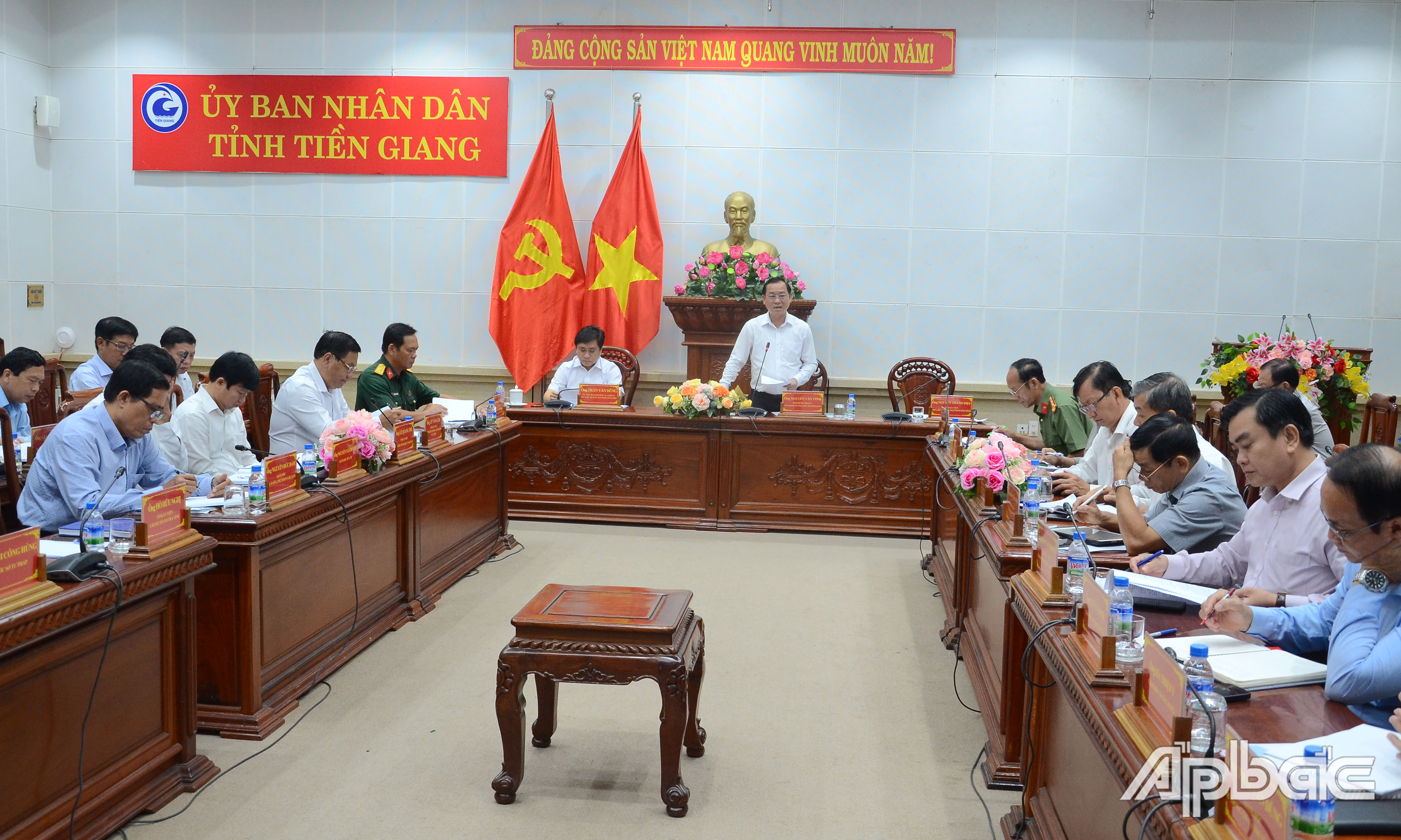 Quang cảnh phiên họp.