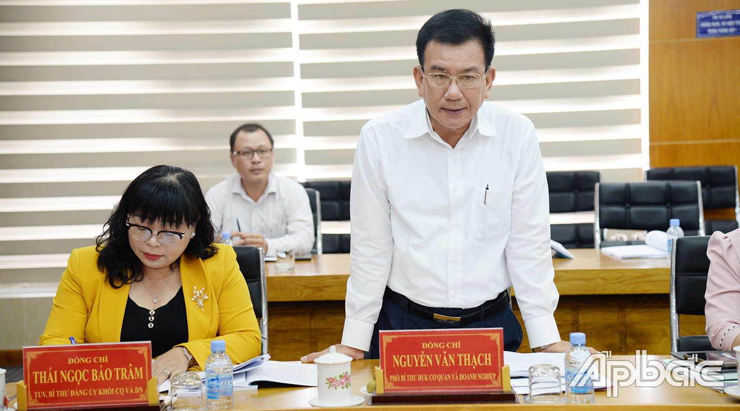 Đại diện đoàn kiểm tra và Ban Thường vụ Đảng ủy khối trao đổi làm rõ nội dung các vấn đề kiểm tra