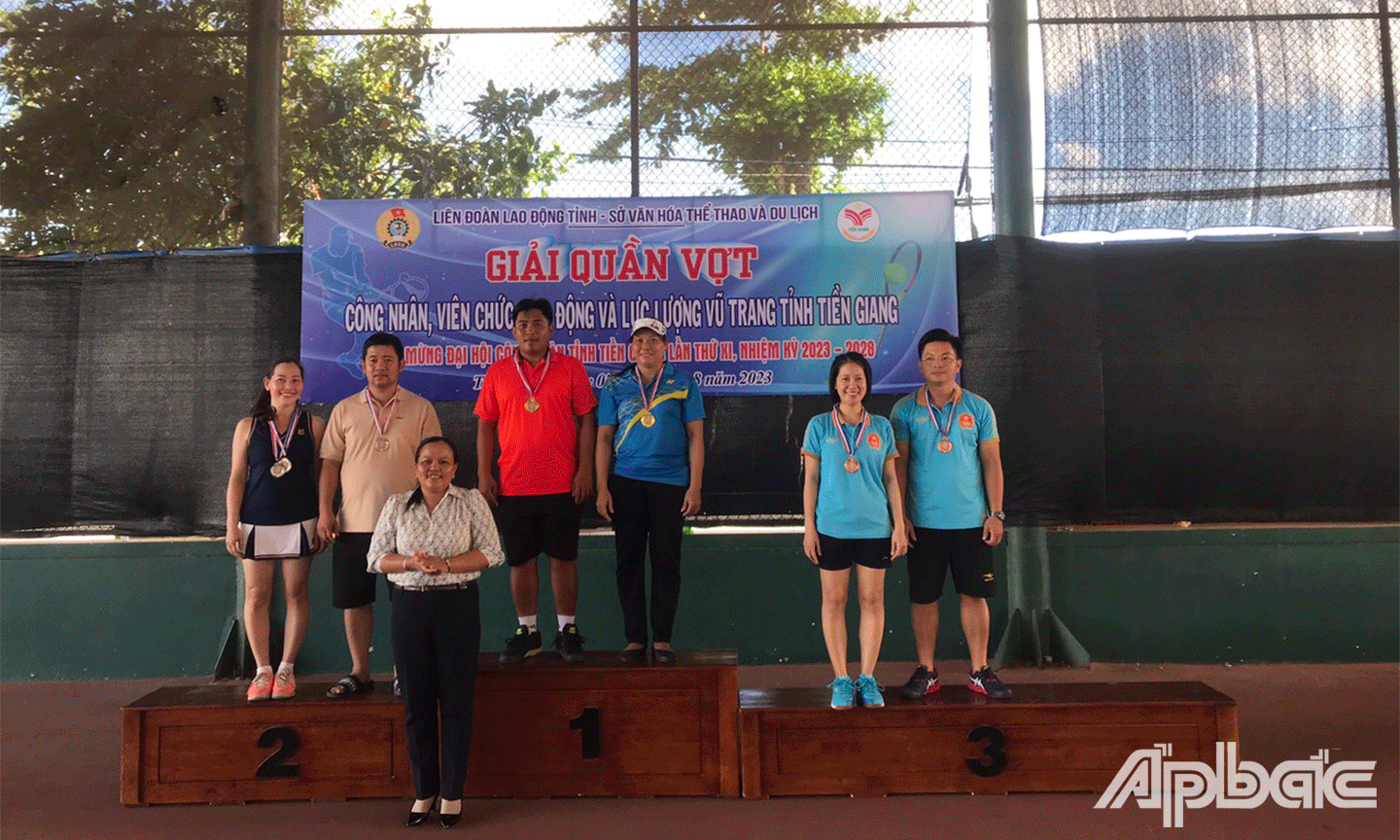 Kết thúc giải, Ban tổ chức trao giải Nhất, Nhì, Ba ở từng nội dung cho các vận động viên