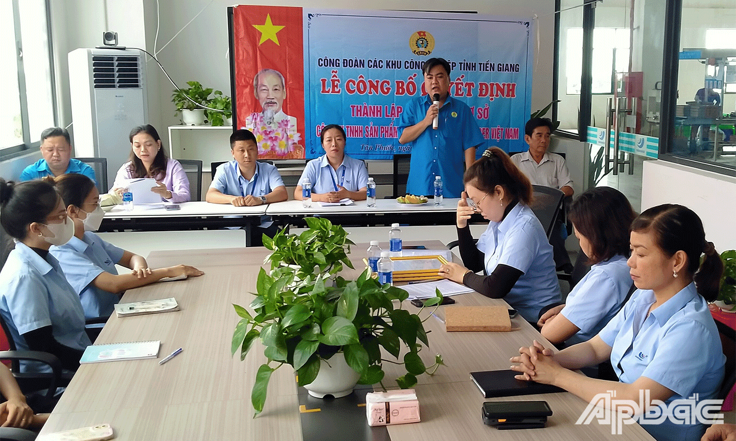 đồng chí Đặng Văn Chiến Chủ tịch Công đoàn Các khu công nghiệp Tiền Giang phát biểu tại lễ 