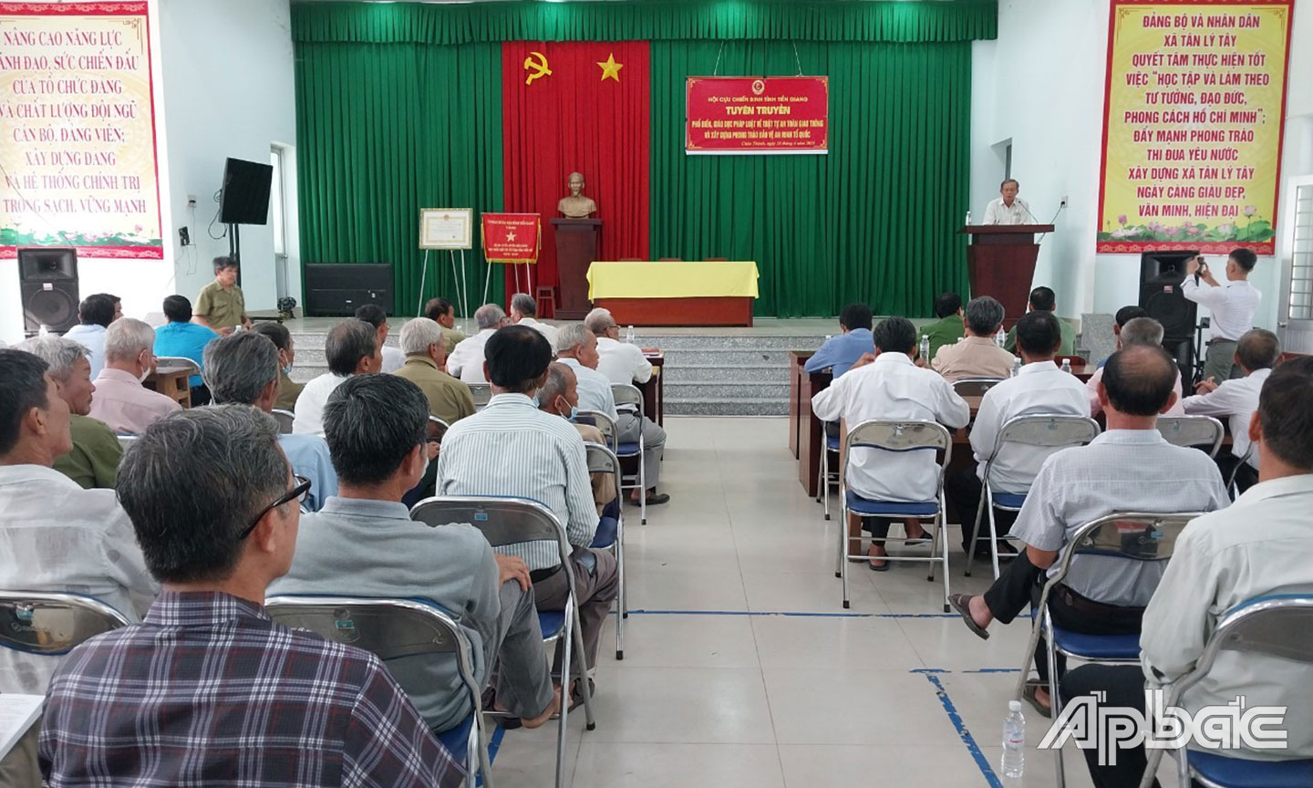 Thường trực Hội CCB tỉnh phối hợp với Ban ATGT tỉnh tổ chức tuyên truyền pháp luật ATGT ở huyện Châu Thành.