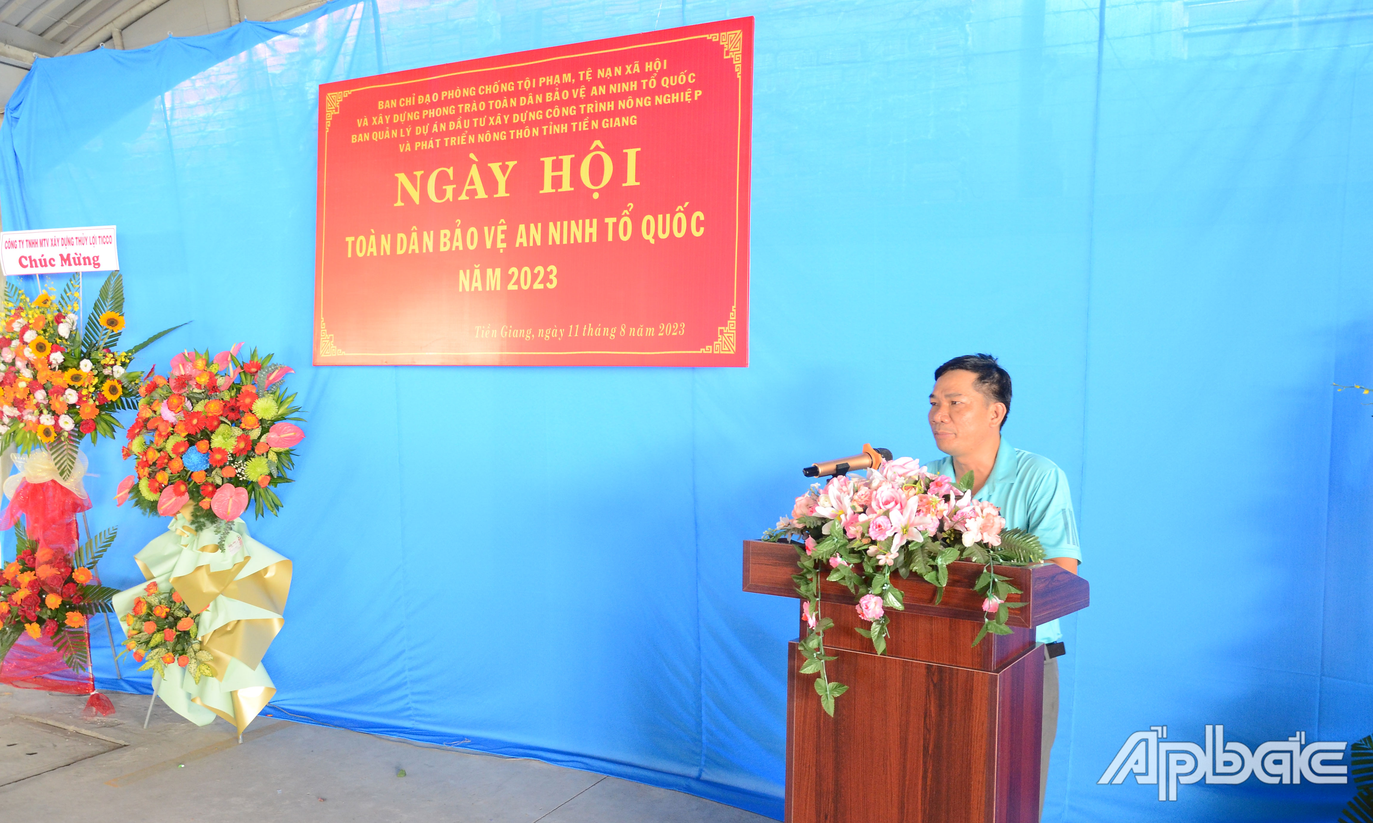 Phó Giám đốc Ban Quản lý dự án đầu tư xây dựng công trình Nông nghiệp và Phát triển nông thôn tỉnh Tiền Giang Nguyễn Tấn Trường phát biểu tại ngày hội.