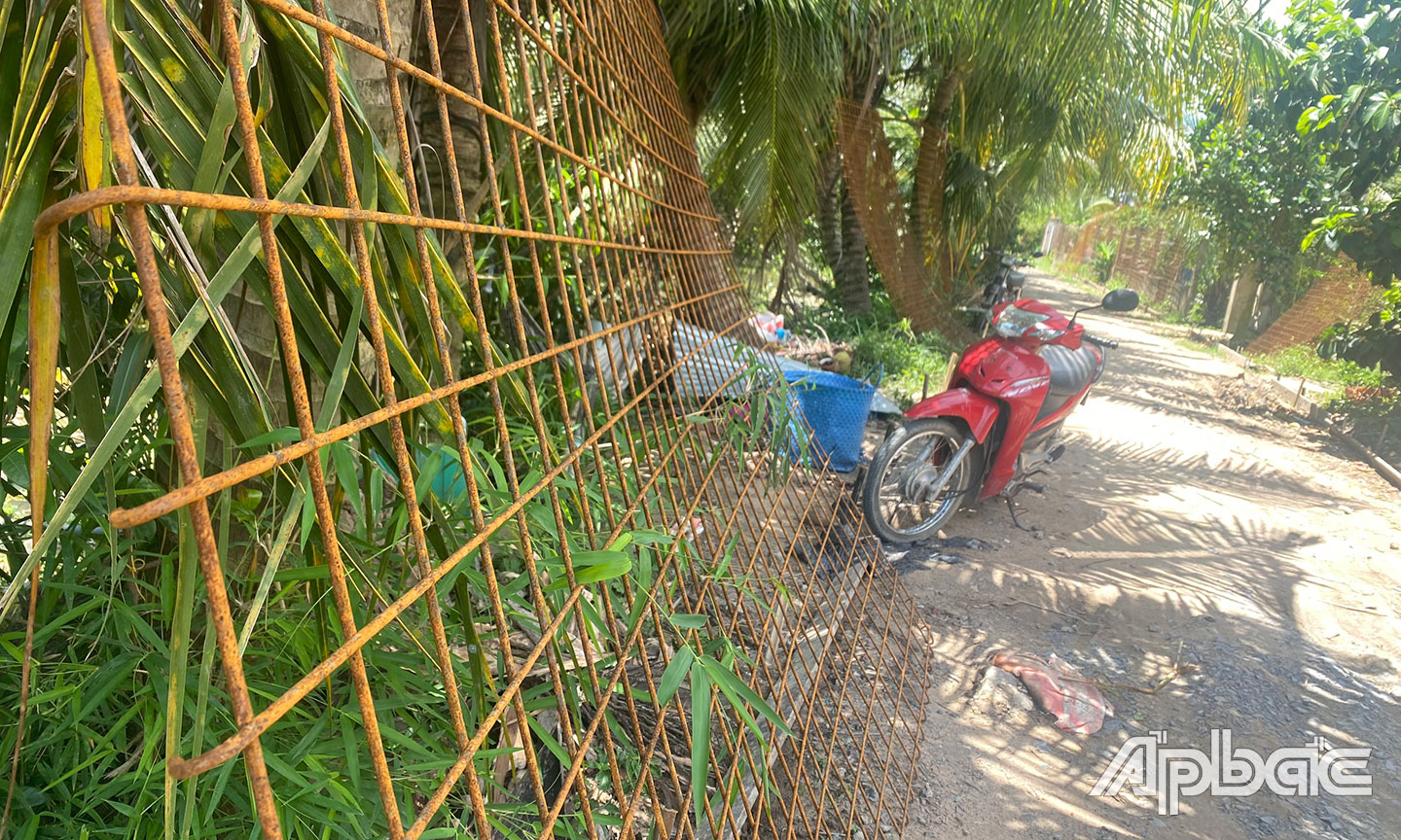 Các vĩ sắt hầu như gỉ sét.
