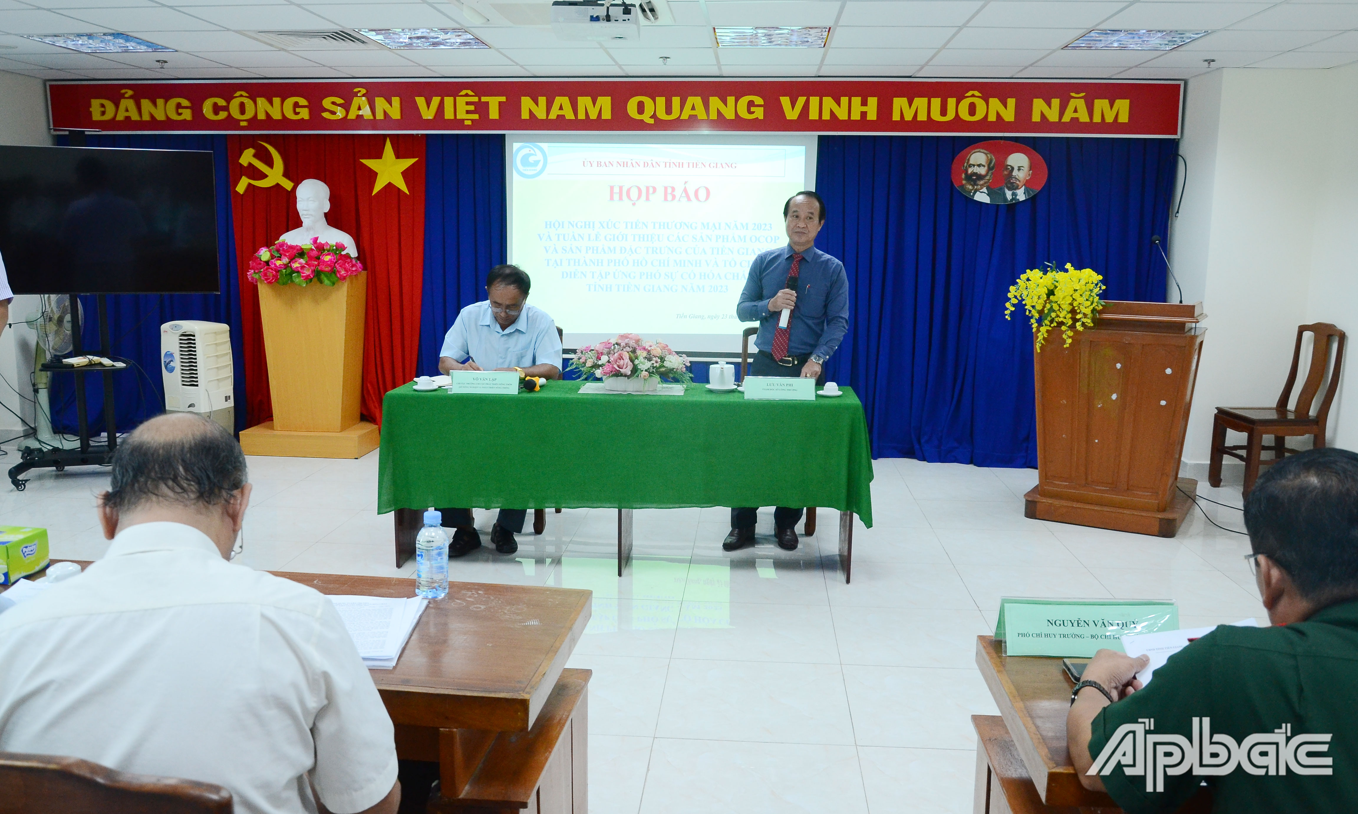 Giám đốc Sở Công thương tỉnh Tiền Giang Lưu Văn Phi phát biểu tại buổi họp báo.