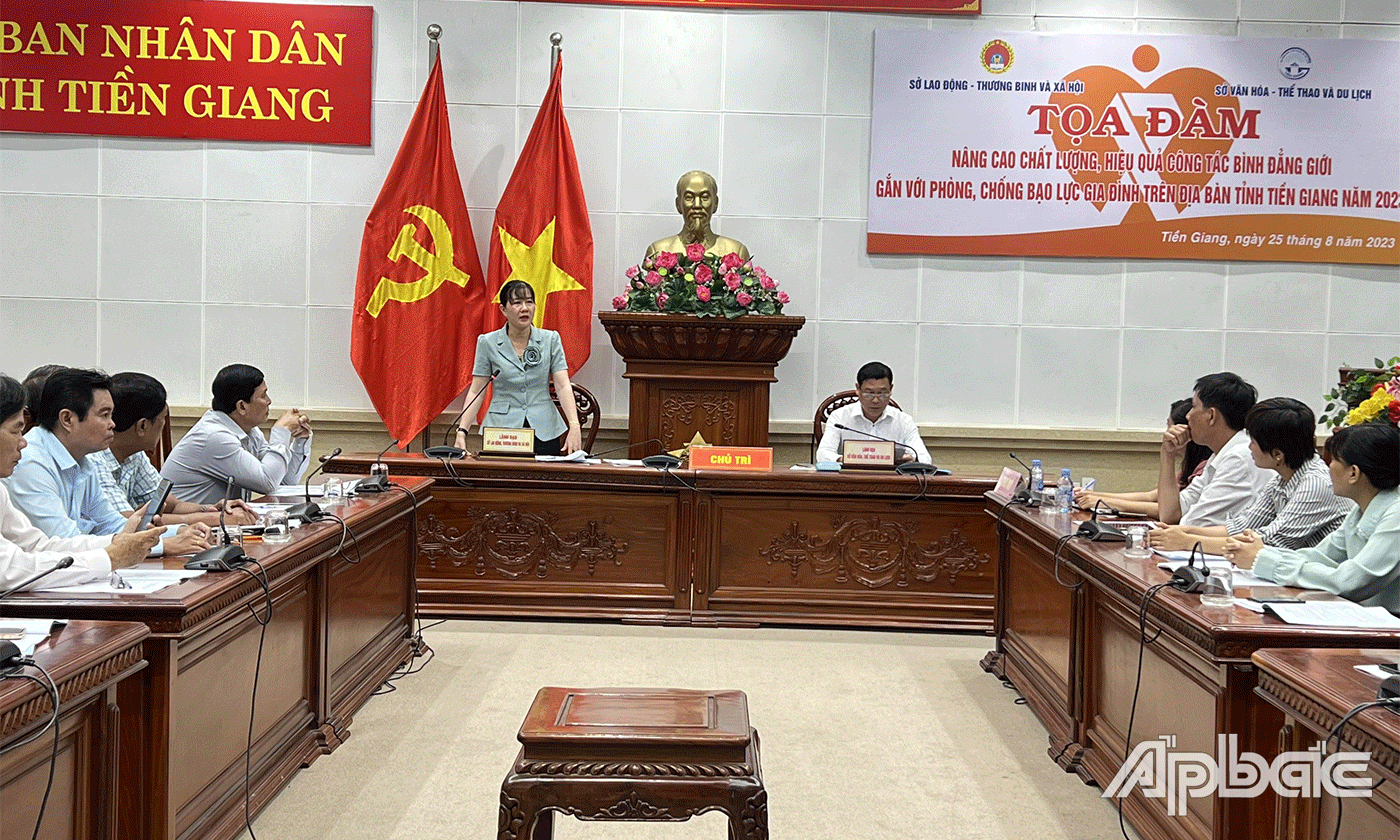 Quang cảnh buổi toạ đàm.