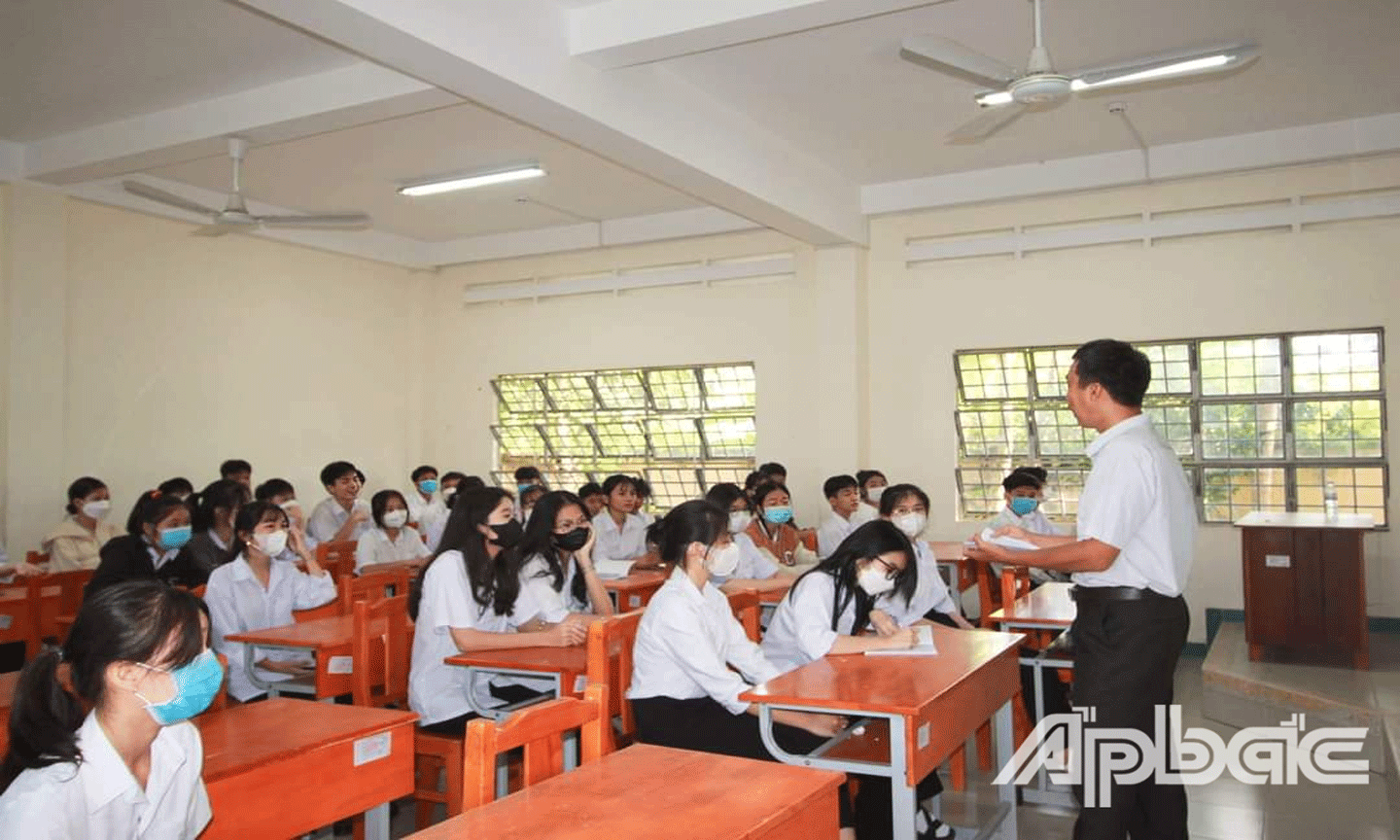Học sinh Trường THPT Dưỡng Điềm, huyện Châu Thành trong những ngày đầu năm học mới.