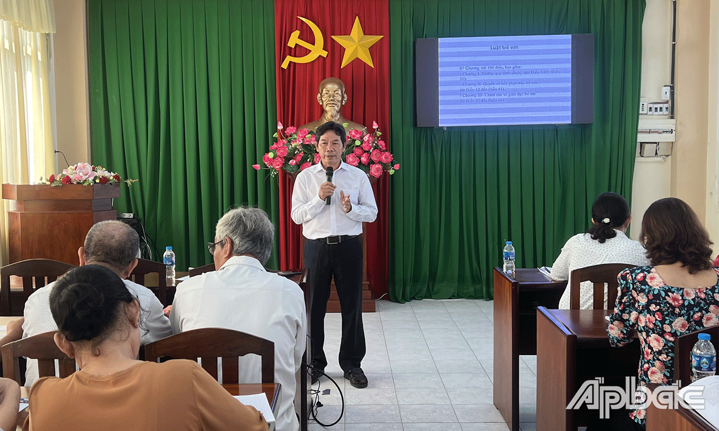 Đồng chí Bùi Văn Lý, còn nêu rõ thêm kiến thức và kỹ năng bảo vệ, chăm sóc trẻ em tại gia đình
