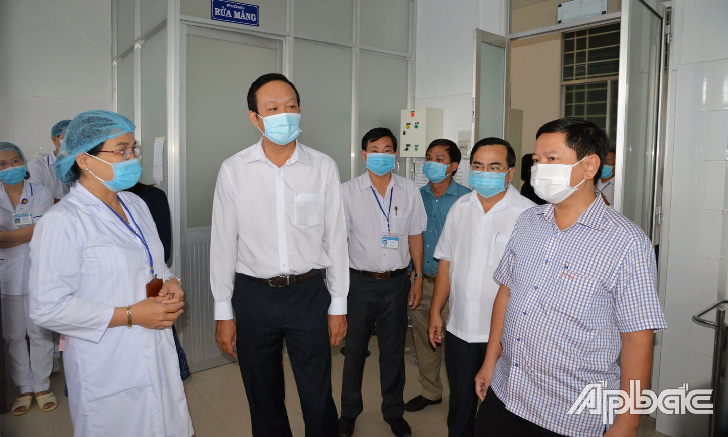 Đoàn Đại biểu Quốc hội đơn vị tỉnh Tiền Giang giám sát việc thực hiện chính sách, pháp luật về y tế  cơ sở, y tế dự phòng tại Trung tâm Y tế huyện Gò Công Tây.