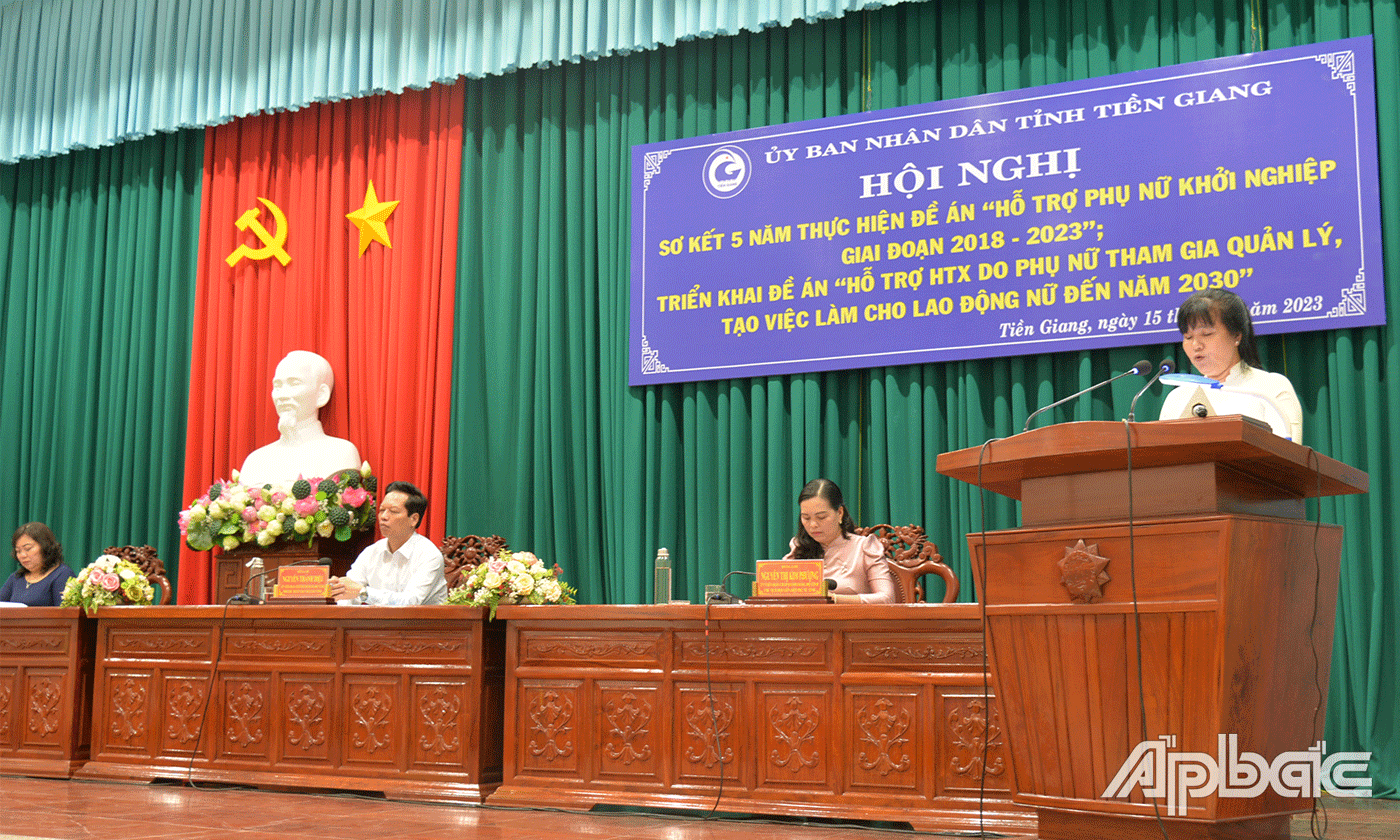 Đại biểu phát biểu tham luận, đóng góp ý kiến tại hội nghị.