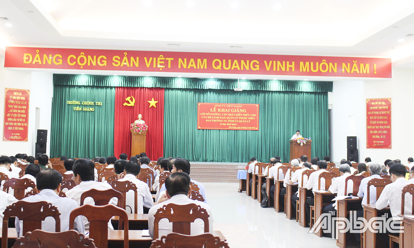Quang cảnh buổi lễ khai giảng. 