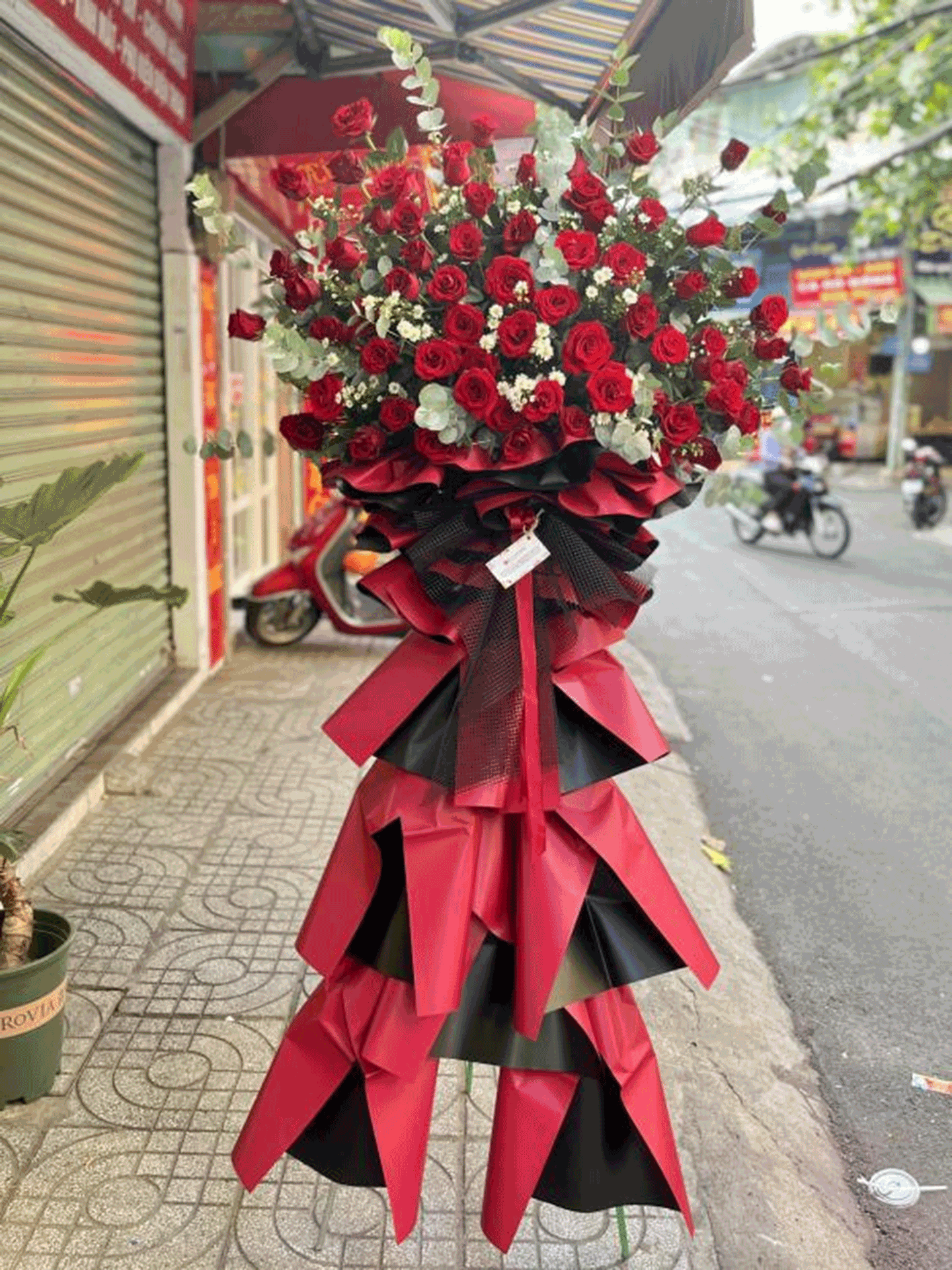 Hoàng Nga - Địa chỉ mua bó hoa hồng uy tín, giá tốt.