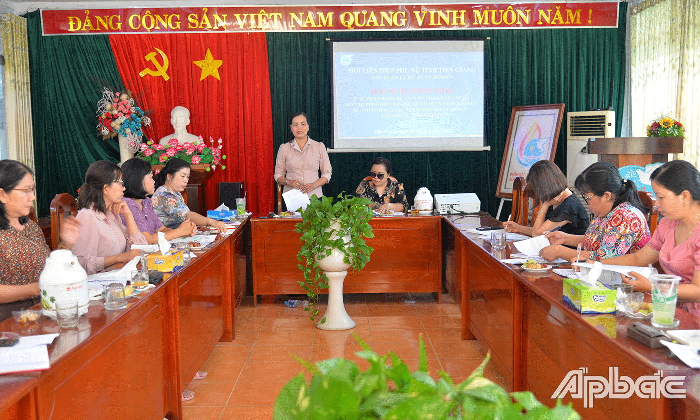 Chủ tịch Hội LHPN tỉnh Nguyễn Thị Kim Phượng phát biểu.