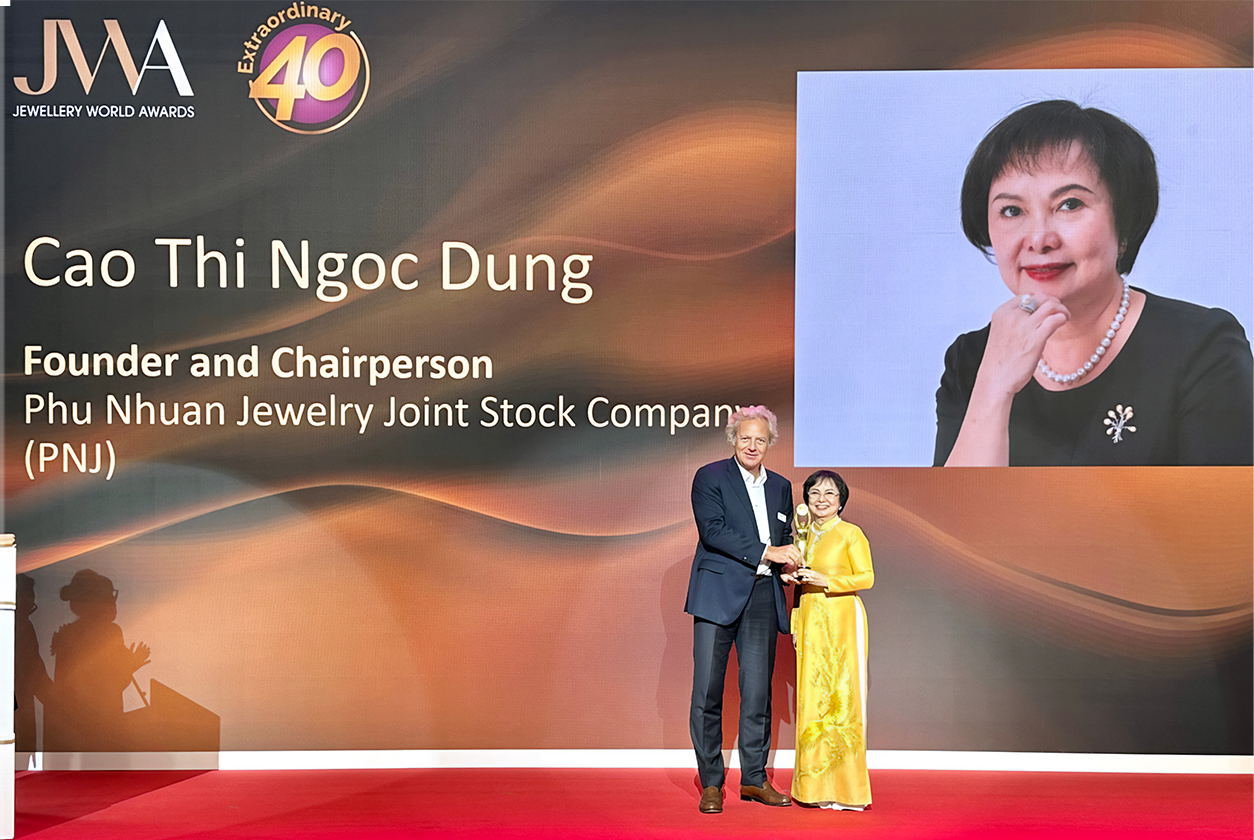 Bà Cao Thị Ngọc Dung, Chủ tịch HĐQT PNJ được vinh danh là một trong 40 biểu tượng xuất sắc nhất (Extraordinary 40) ngành kim hoàn thế giới. Ảnh: Hoài Anh 
