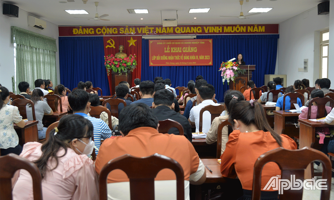Quang cảnh lễ khia giảng.