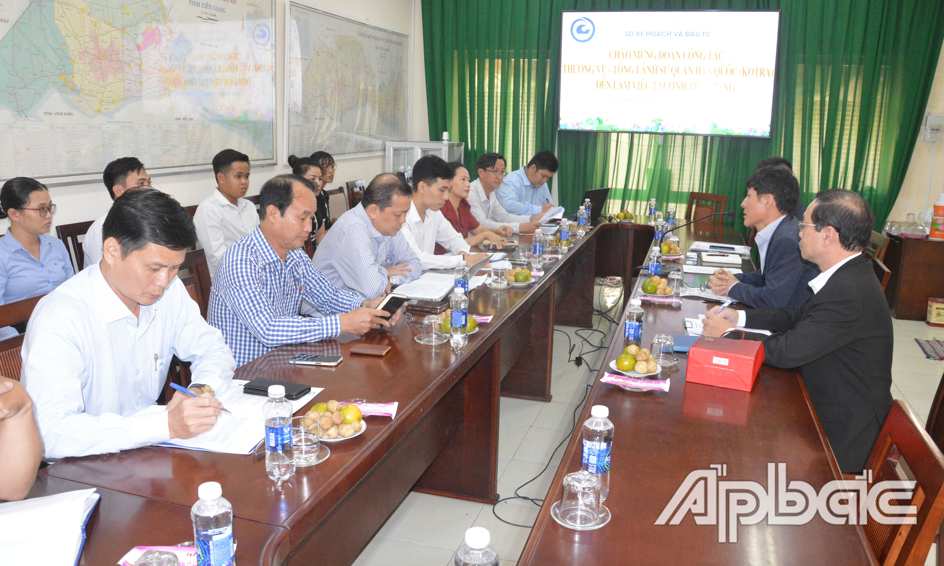 Quang cảnh buổi làm việc.