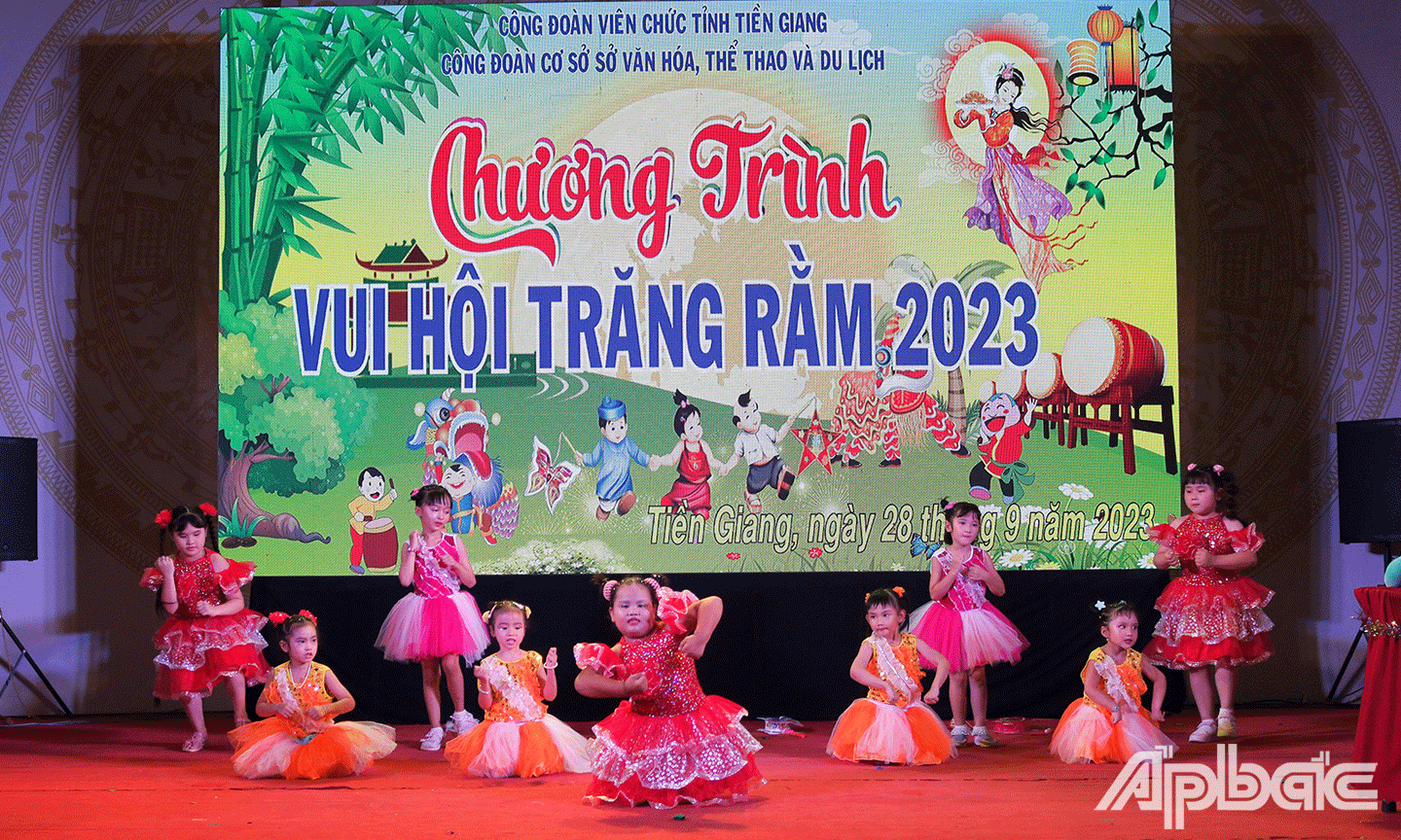 Văn nghệ được các em thiếu nhi biểu diễn tại Chương trình