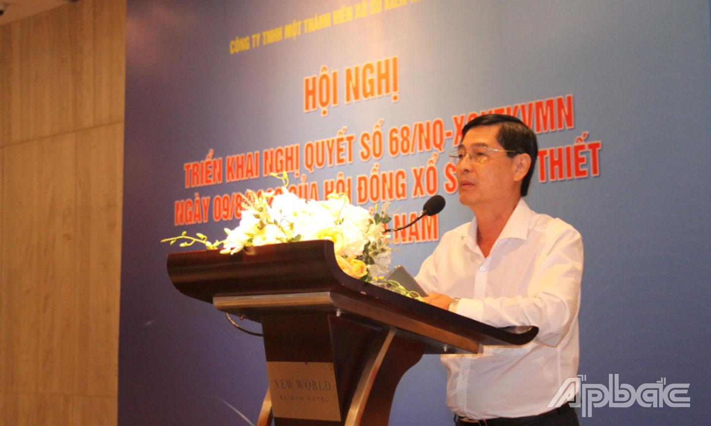 Giám đốc công ty Trần Văn An giải đáp ý kiến, thảo luận của đại lý vé số và kết luận hội nghị.