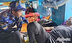 Tàu Trường Sa 04- Vùng 2 Hải quân kịp thời cấp cứu ngư dân bị ngộ độc