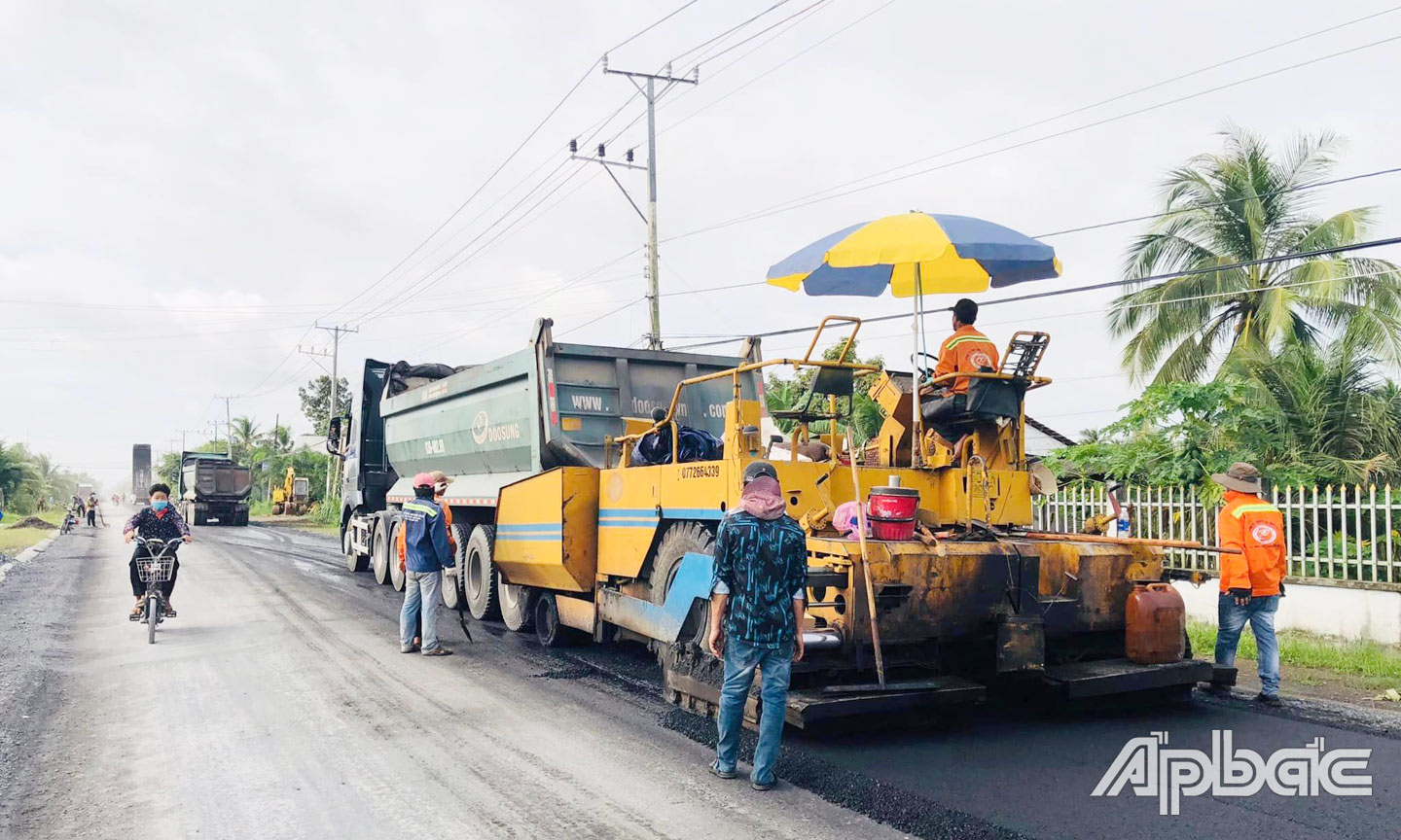 Thời gian qua, lãnh đạo huyện, xã tập trung chỉ đạo đẩy nhanh tiến độ thực hiện nhiều công trình xây dựng, trong đó có các công trình đi qua địa bàn xã Đồng Thạnh