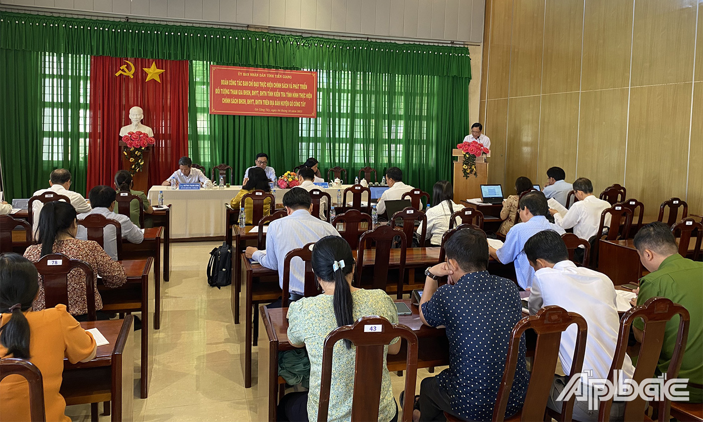 Quang cảnh buổi làm việc