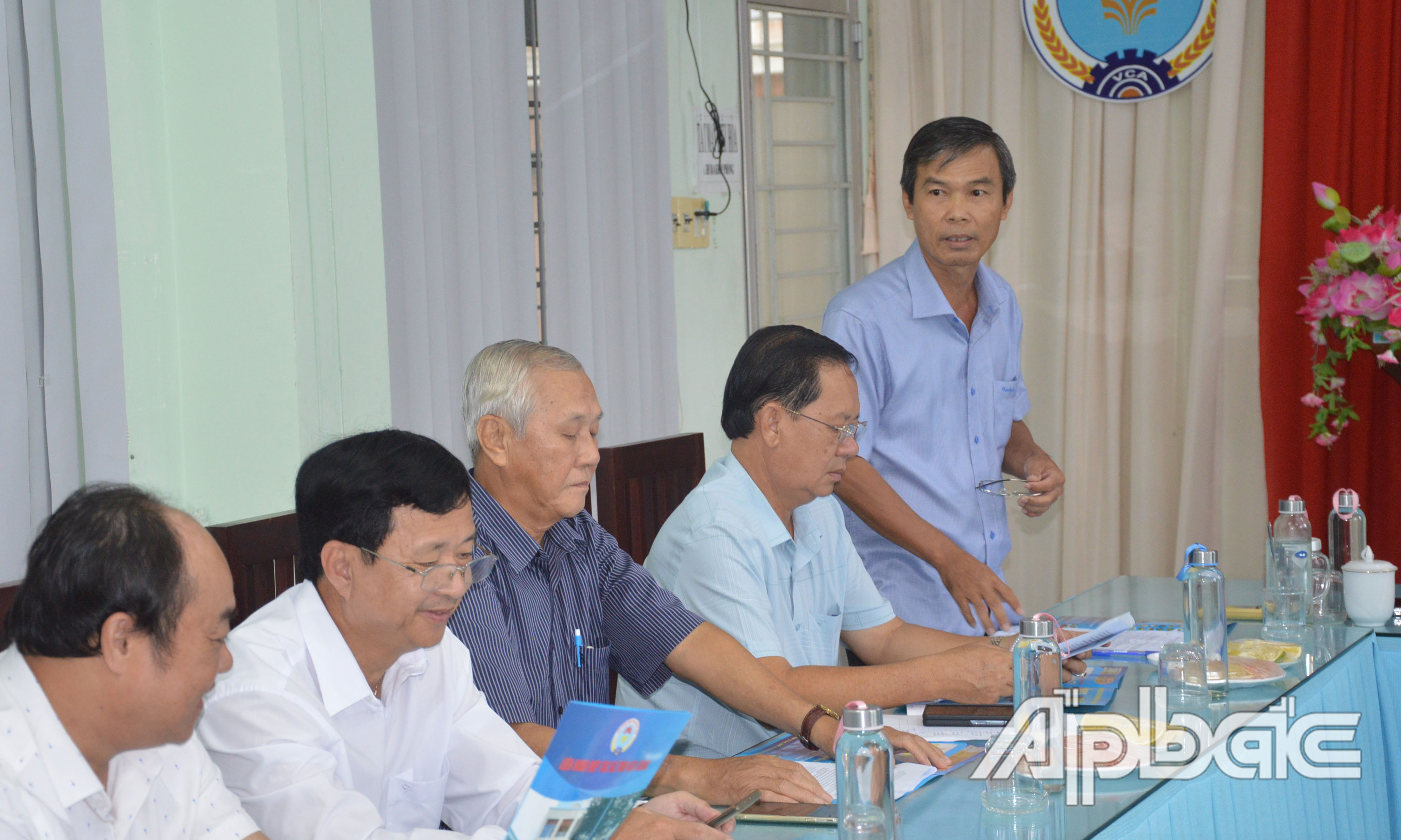 Lãnh đạo Liên minh HTX tỉnh Hậu Giang thông tin về tình hình phát triển KTTT trên địa bàn tỉnh.