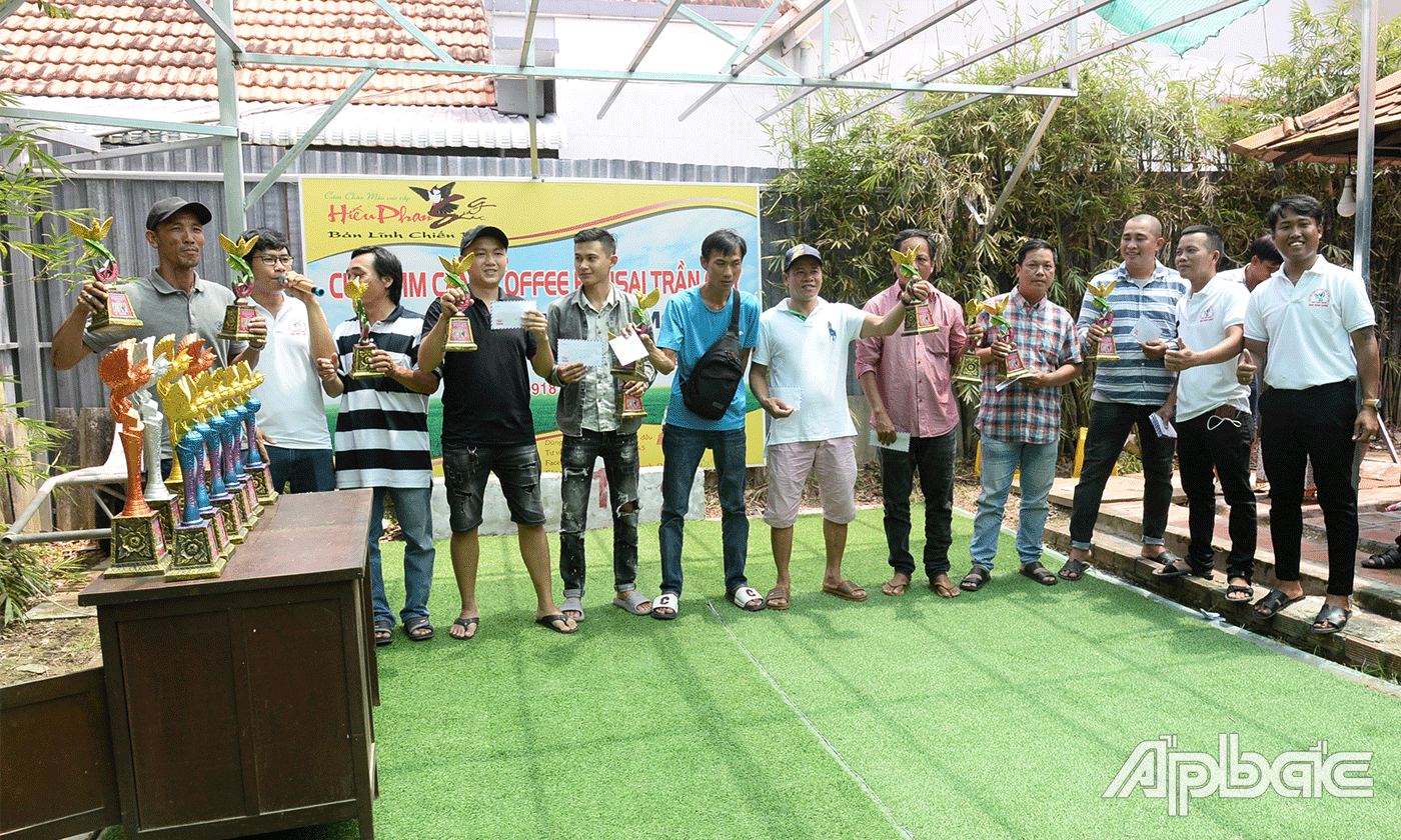 Trao giải cho các nghệ nhân.